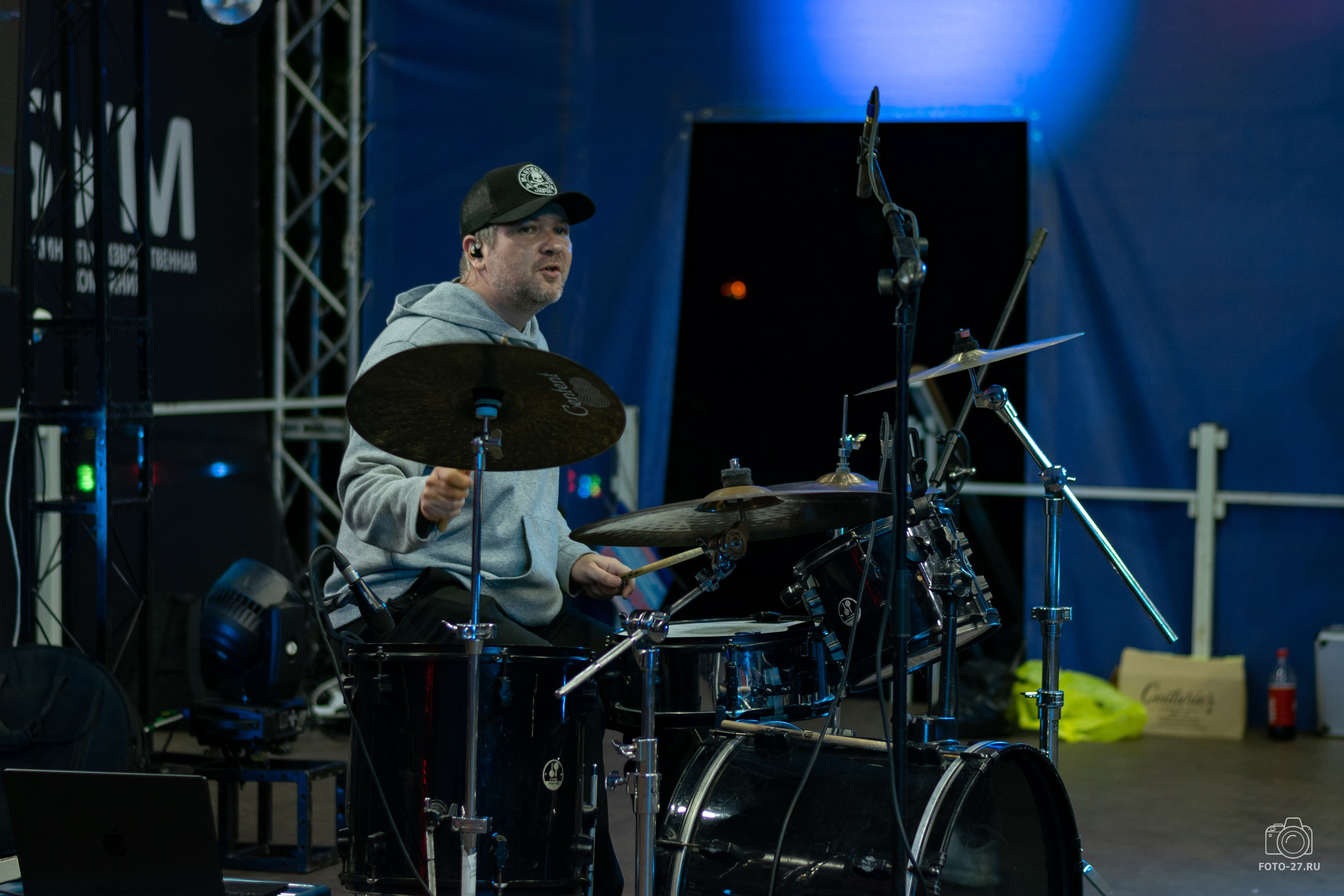 Антон Курдюмов фотограф в Хабаровске Рина Курдюмова фото27 foto27 Антон Дорофеев репортажный репортаж документалист Тони и Рина фотосоздатели Международный фестиваль Рок в защиту животных Хабаровск