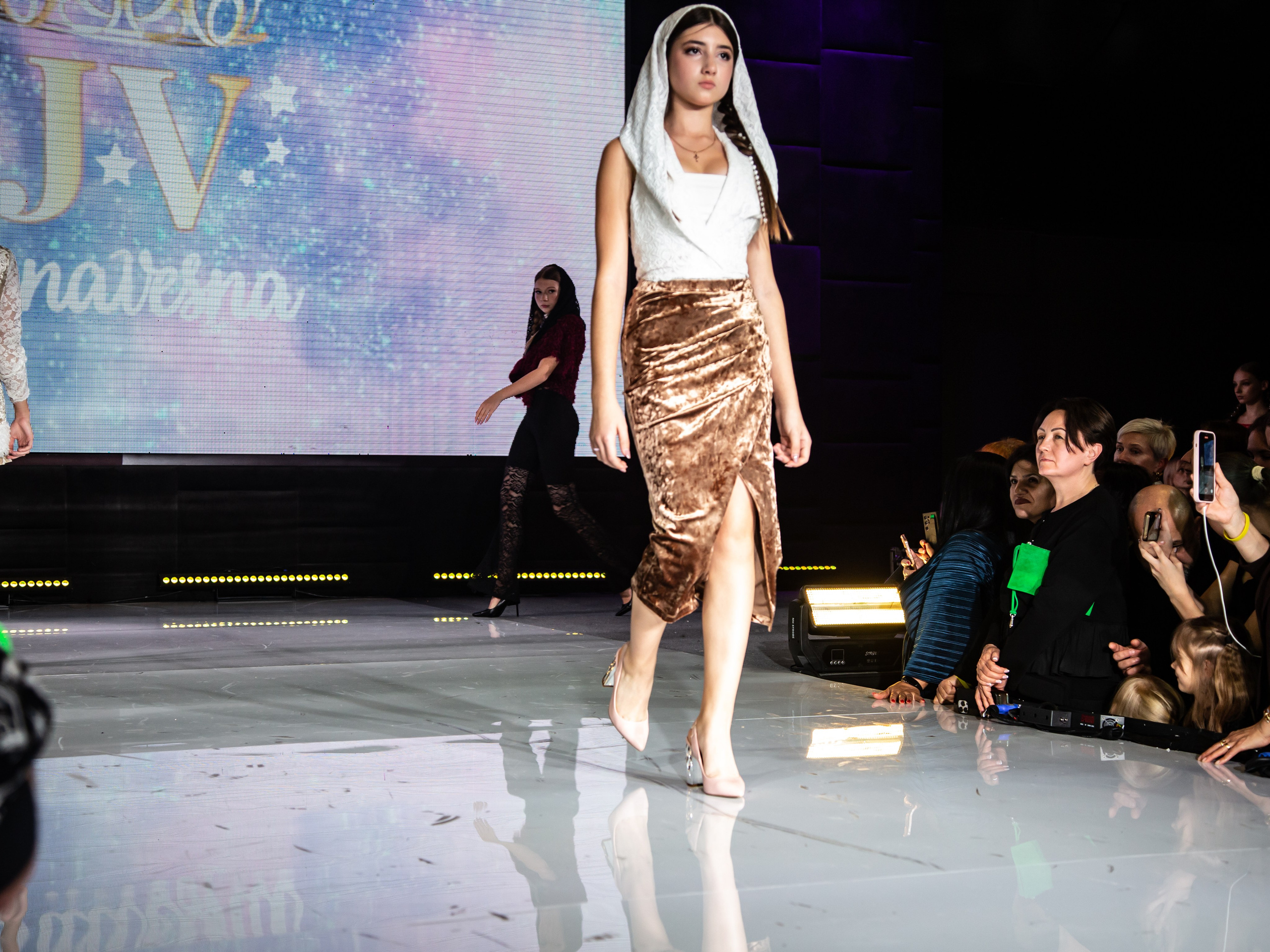 MFFRUSSIA (Moscow Fashion Fair Russia) Репортажная. Фотограф Надежда Абаренова