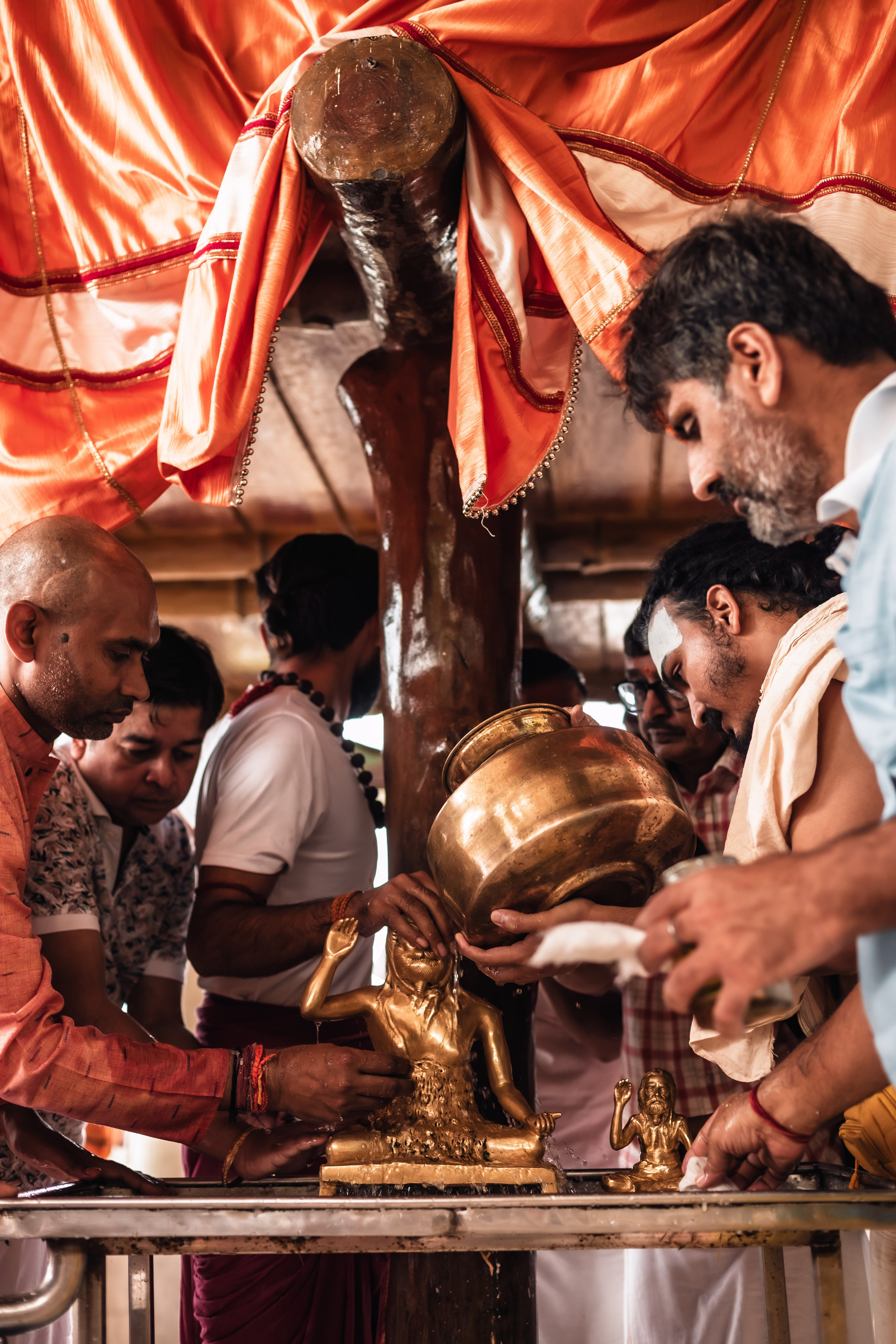 Abhisheka Devraha Baba on Sri Devdas ji maharaj bd. Mariam Bagdasaryan