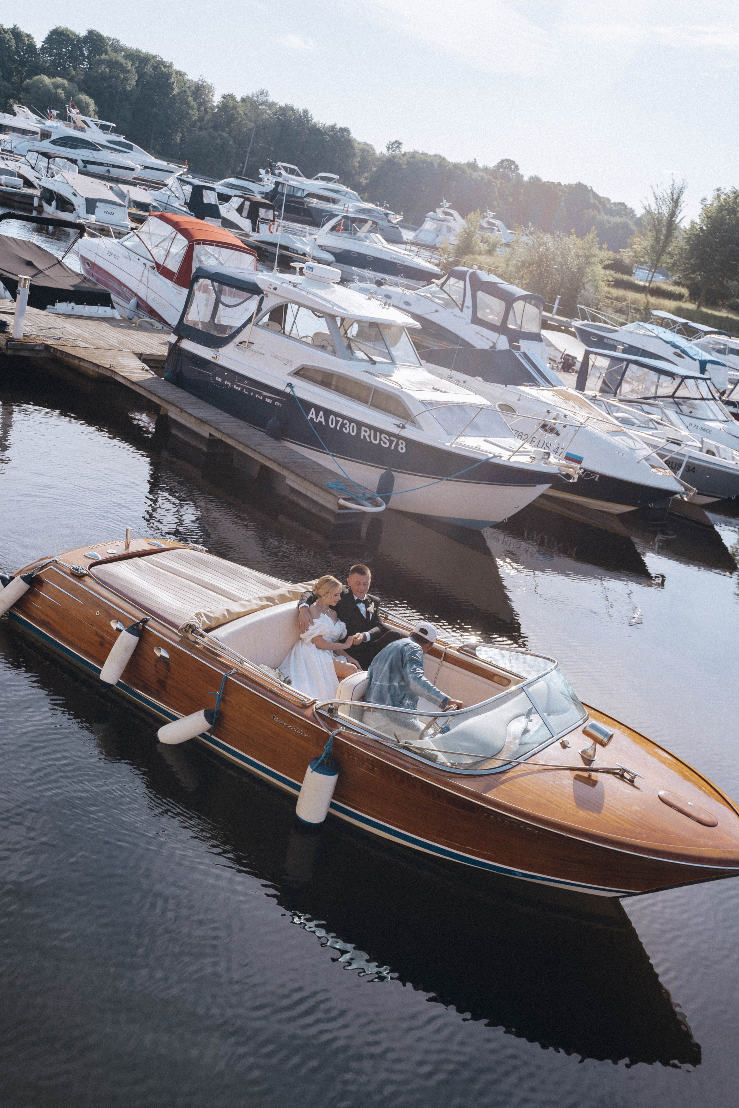 СВАДЕНБНАЯ СЬЕМКА НА КАТЕРЕ ПО КАНАЛАМ САНКТ-ПЕТЕРБУРГА И В АКВАТОРИИ НЕВЫ. Профессиональный фотограф, Санкт-Петербург — Виктория Богомолова