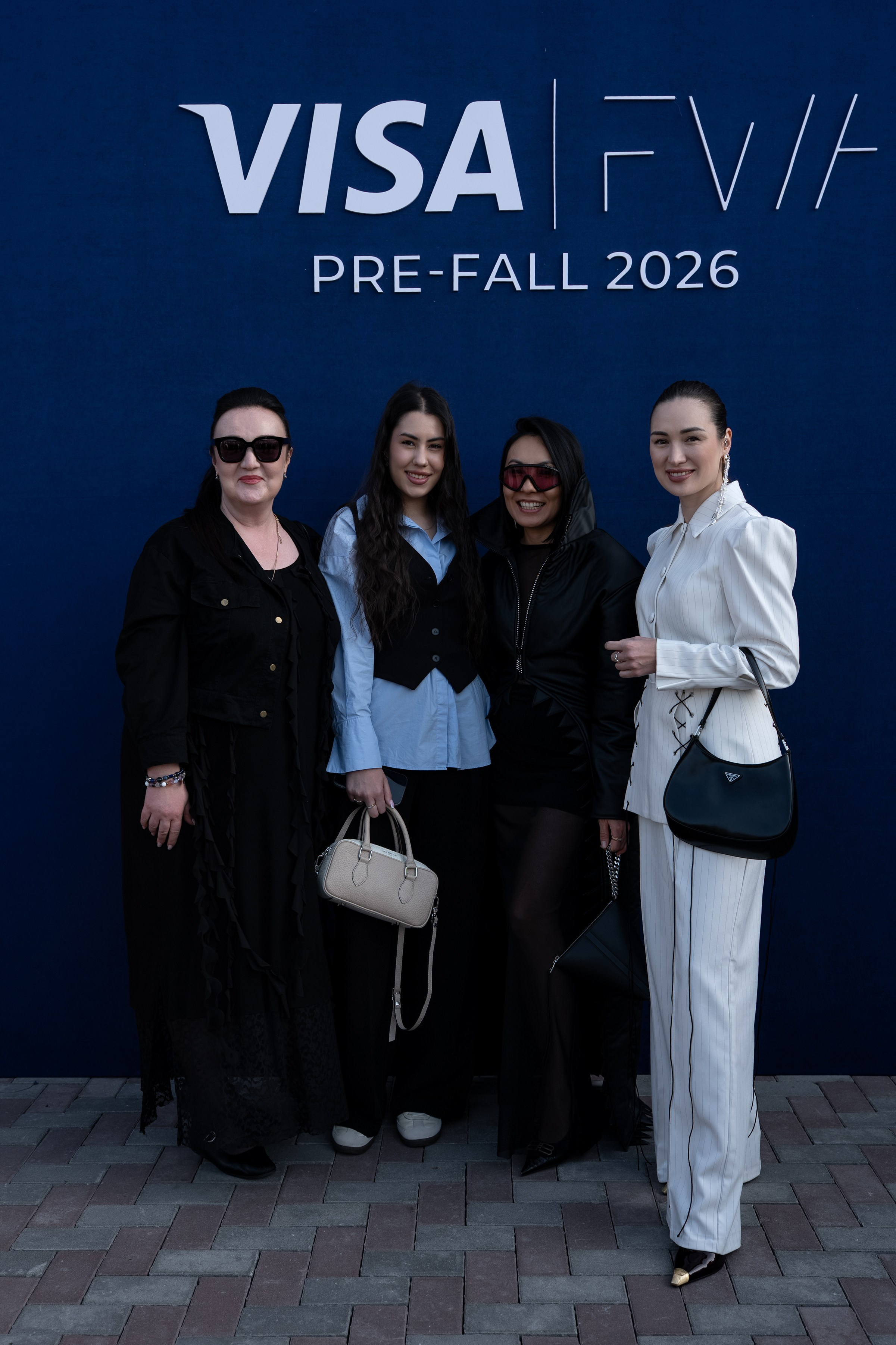 Visa Fashion Week Almaty Pre-Fall 2026 April StreetStyle Day 1. Сайт Алматинского НЮ АРТ, будуар и фэшн фотографа Дениса Карпенко