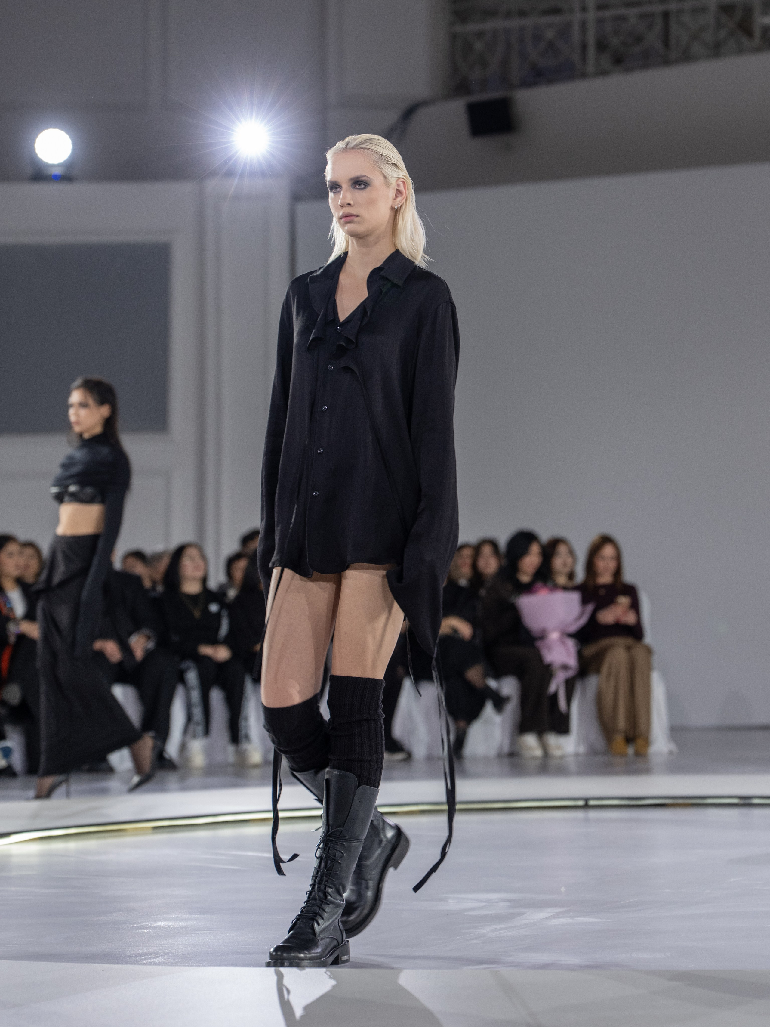 Дизайн DVALI. Сайт Алматинского НЮ АРТ, будуар и фэшн фотографа Дениса Карпенко