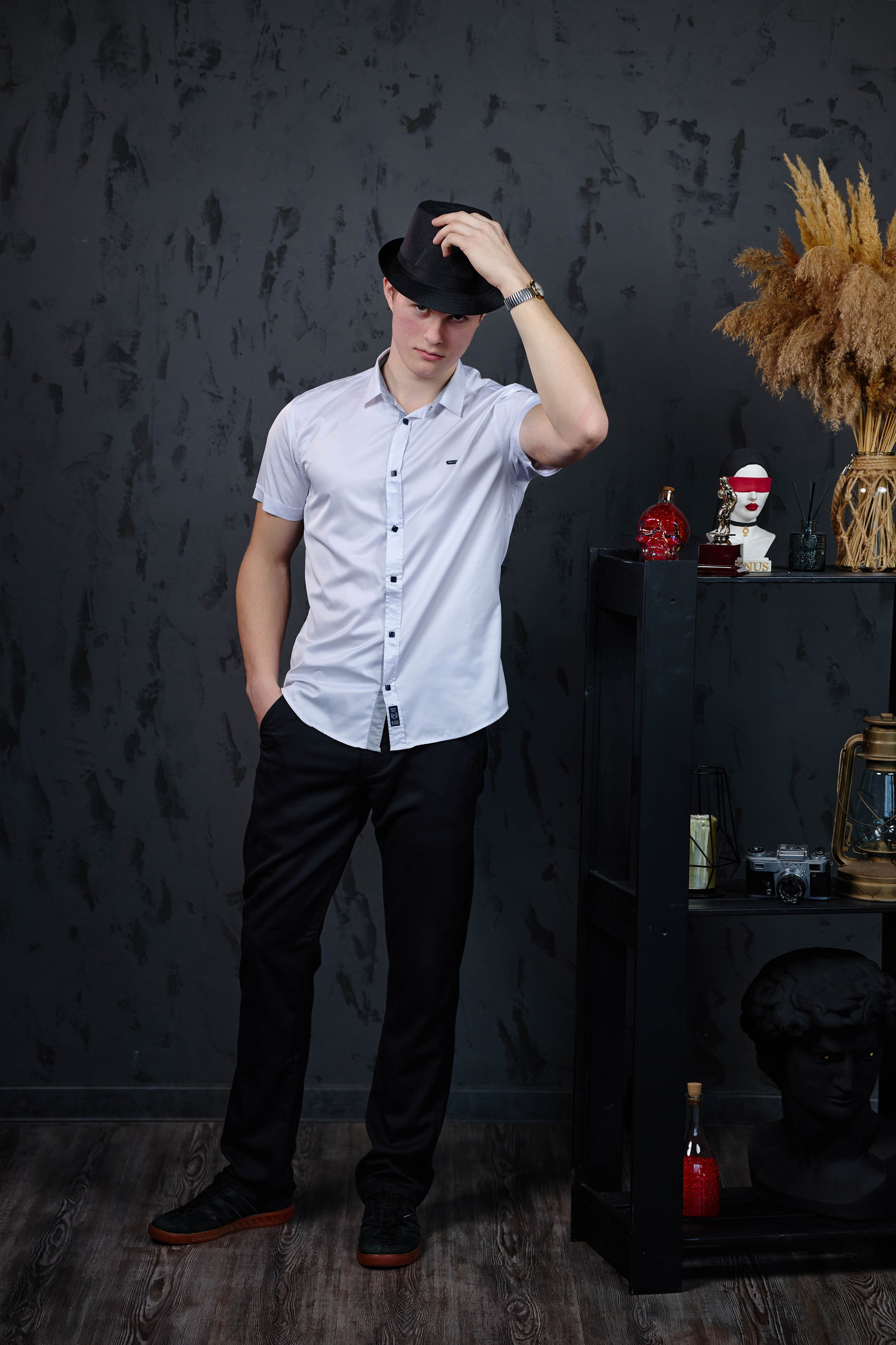 Сьемка выпускного альбома в студии DARK LOFT таганрог. Фотограф Выпускные альбомы Таганрог Сергей Коробченко