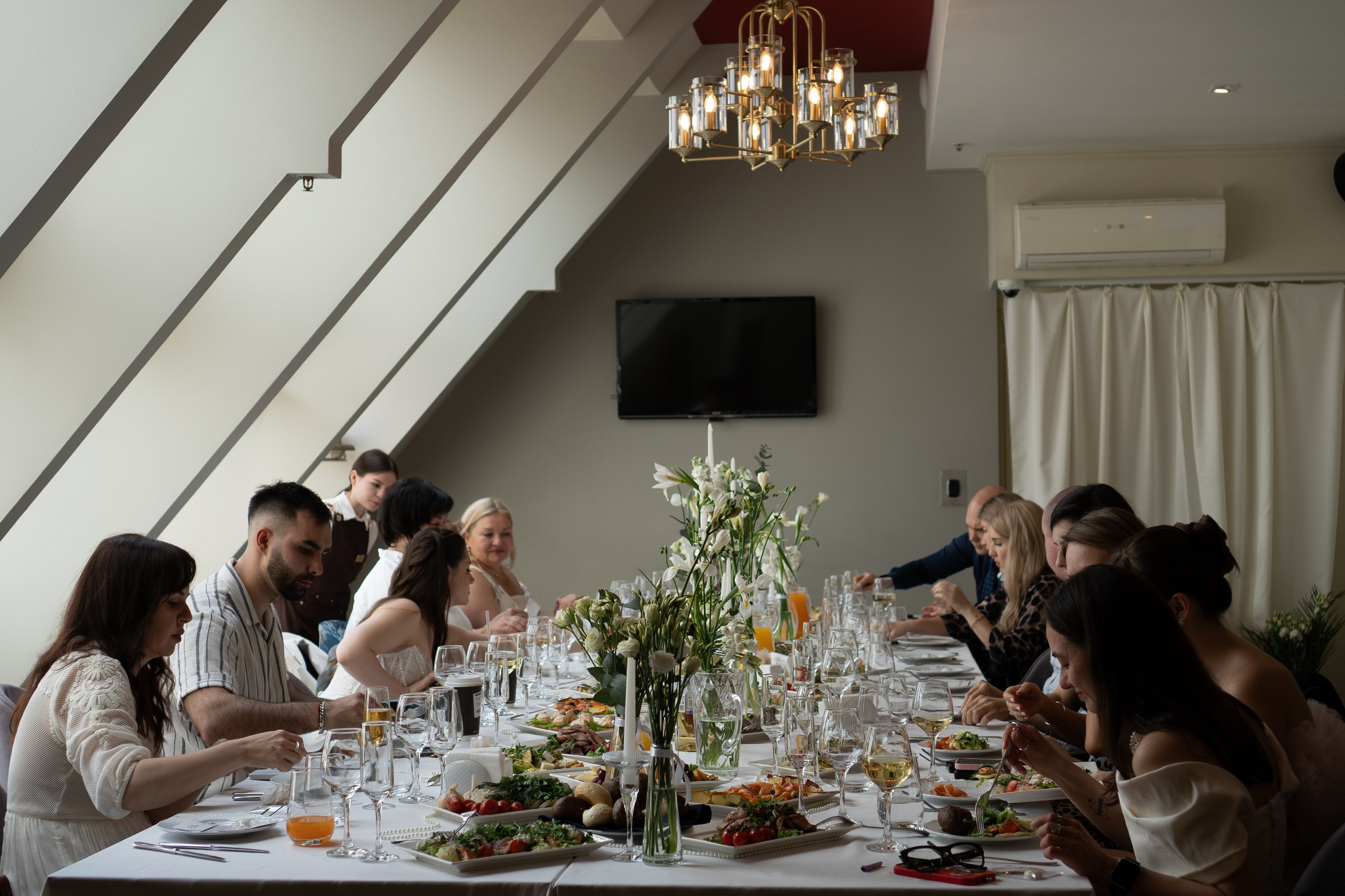 СВАДЕБНЫЙ БАНКЕТ НА ВЛАДИМИРСКОЙ В САНКТ-ПЕТЕРБУРГЕ (КАМЕРНАЯ СВАДЬБА). Профессиональный фотограф, Санкт-Петербург — Виктория Богомолова