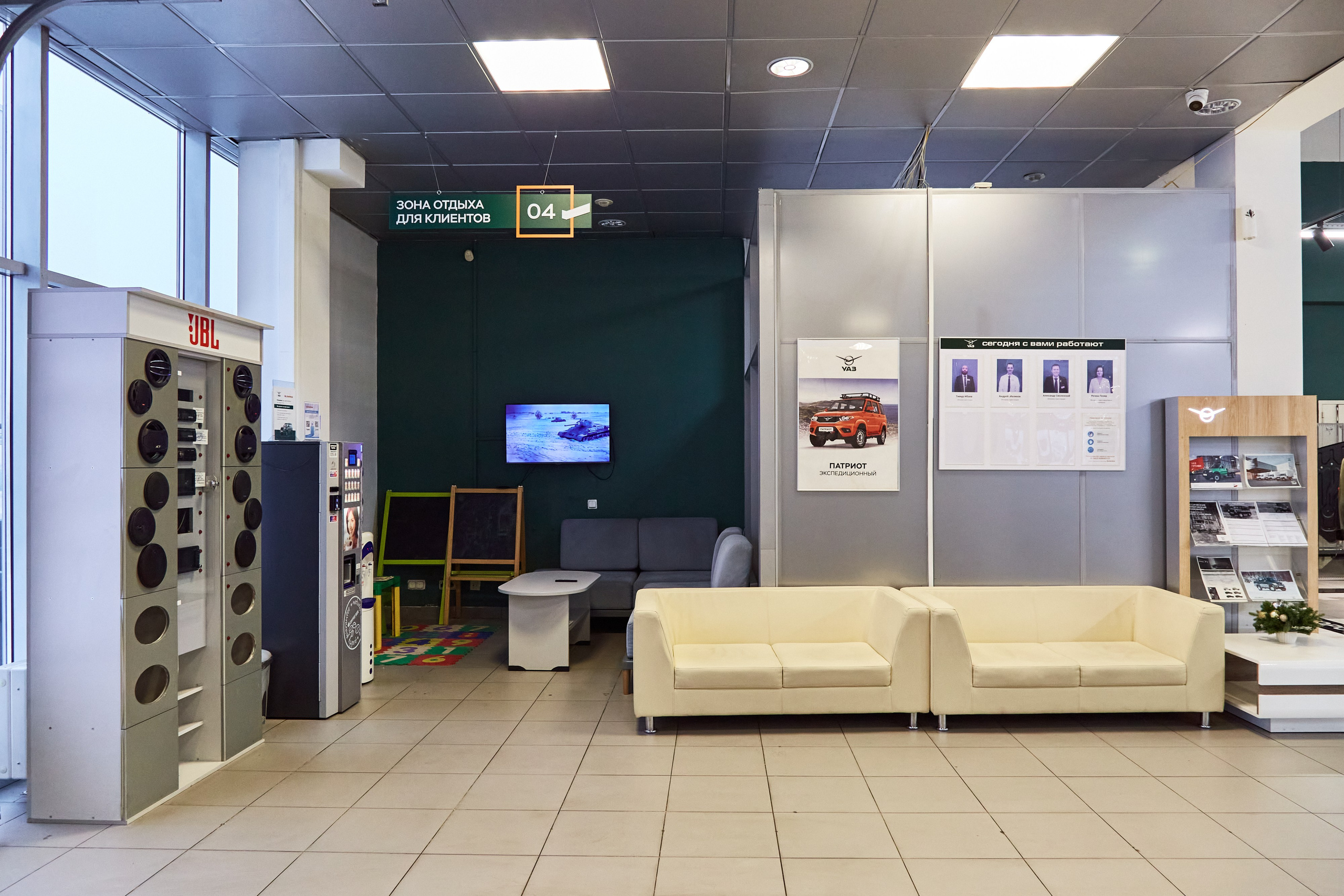 Элан-Моторс на Софийской ул. Фотограф Анастасия Леонтьева Санкт-Петербург