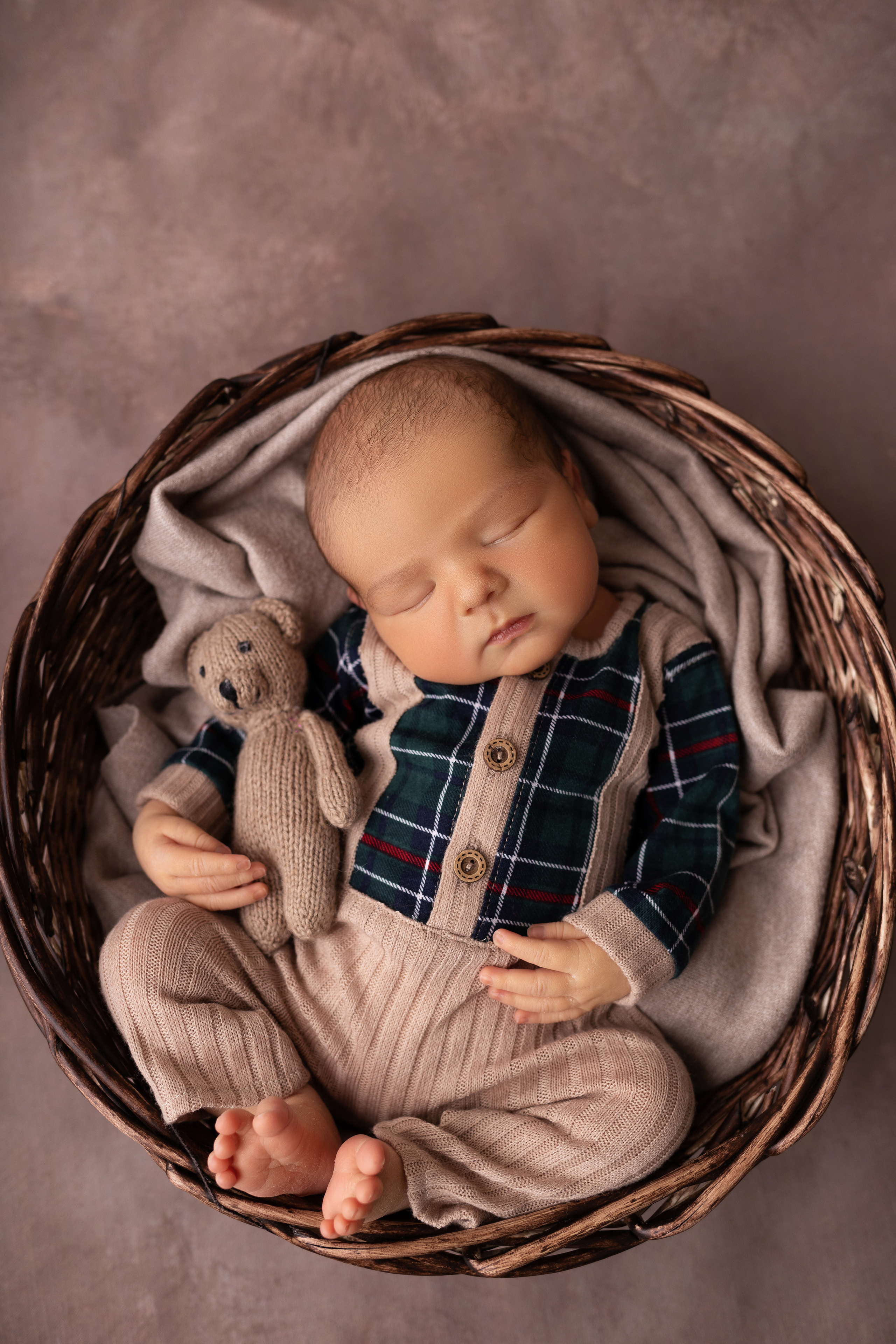 Классическая фотосессия малыша. Фотограф новорожденных малышей в Омске и Омской области Эльвира Камаева