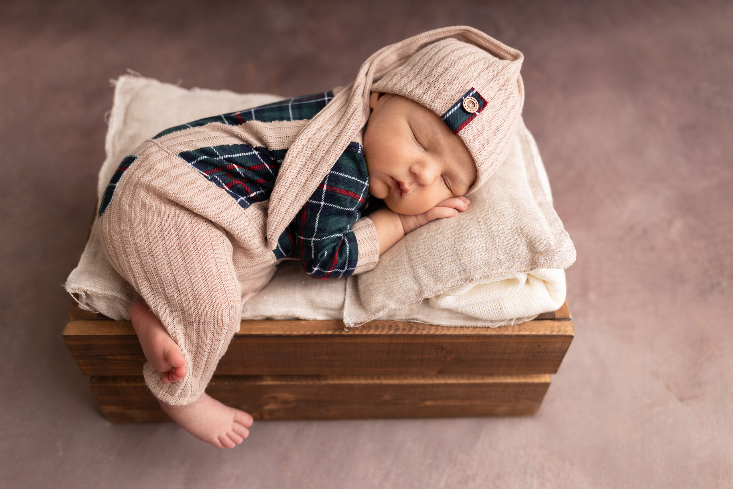 Классическая фотосессия малыша. Фотограф новорожденных малышей в Омске и Омской области Эльвира Камаева