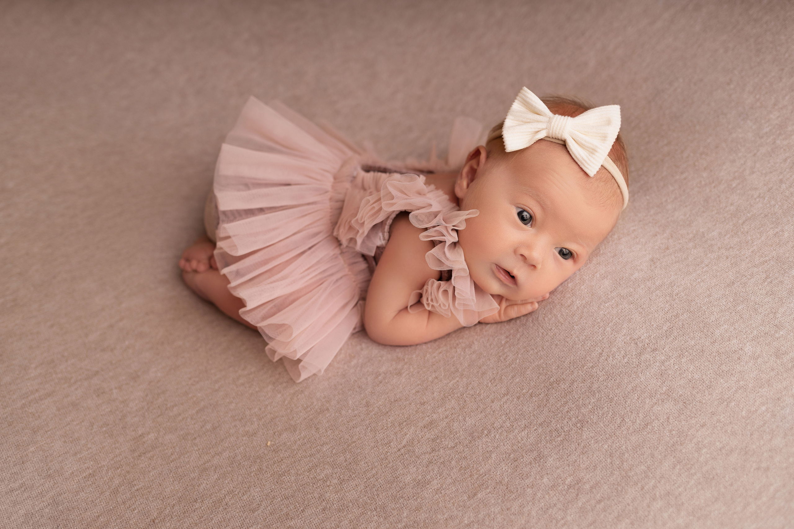 Классическая фотосессия малыша. Фотограф новорожденных малышей в Омске и Омской области Эльвира Камаева
