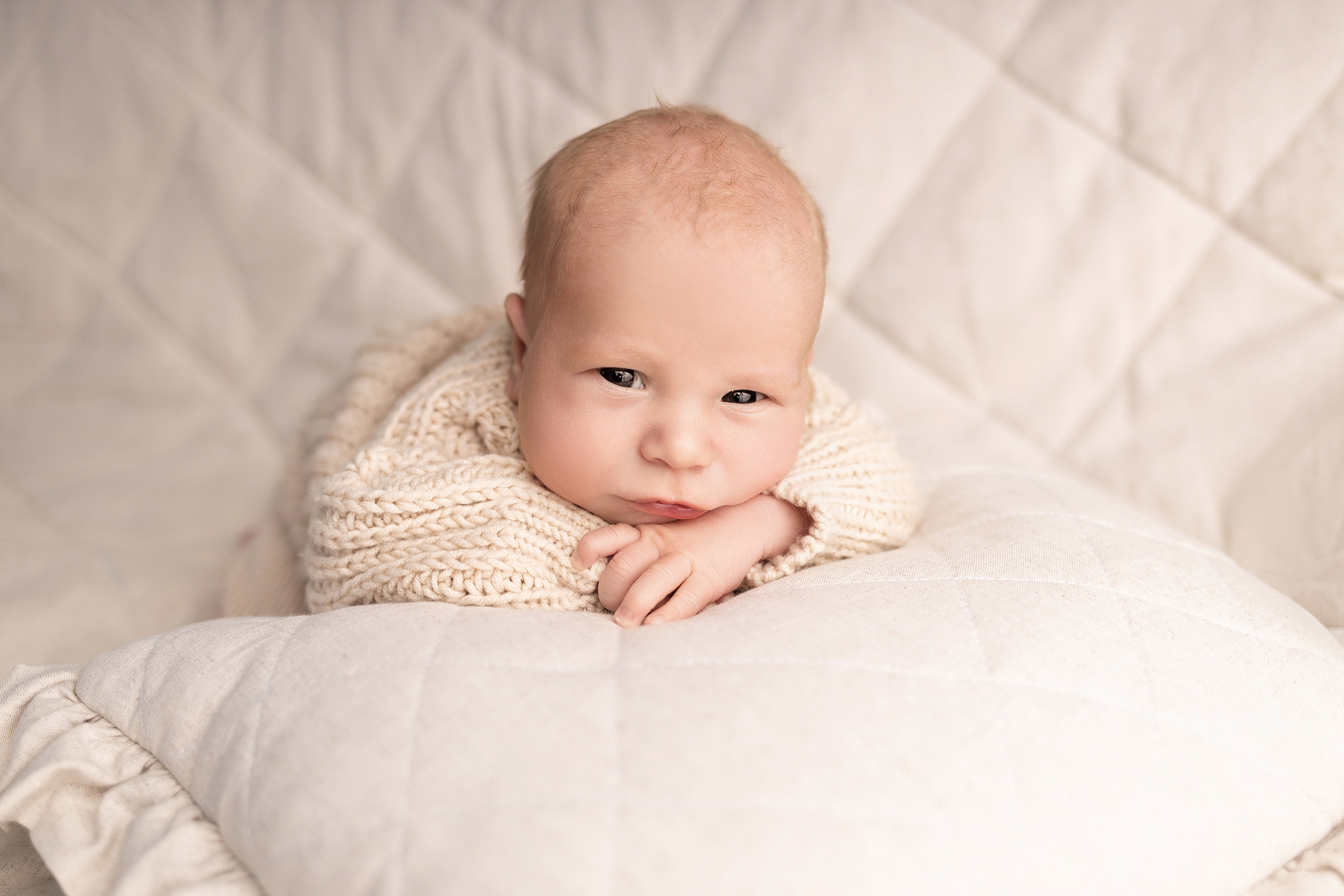 Newborn съемка в стиле Лайф. Фотограф новорожденных малышей в Омске и Омской области Эльвира Камаева