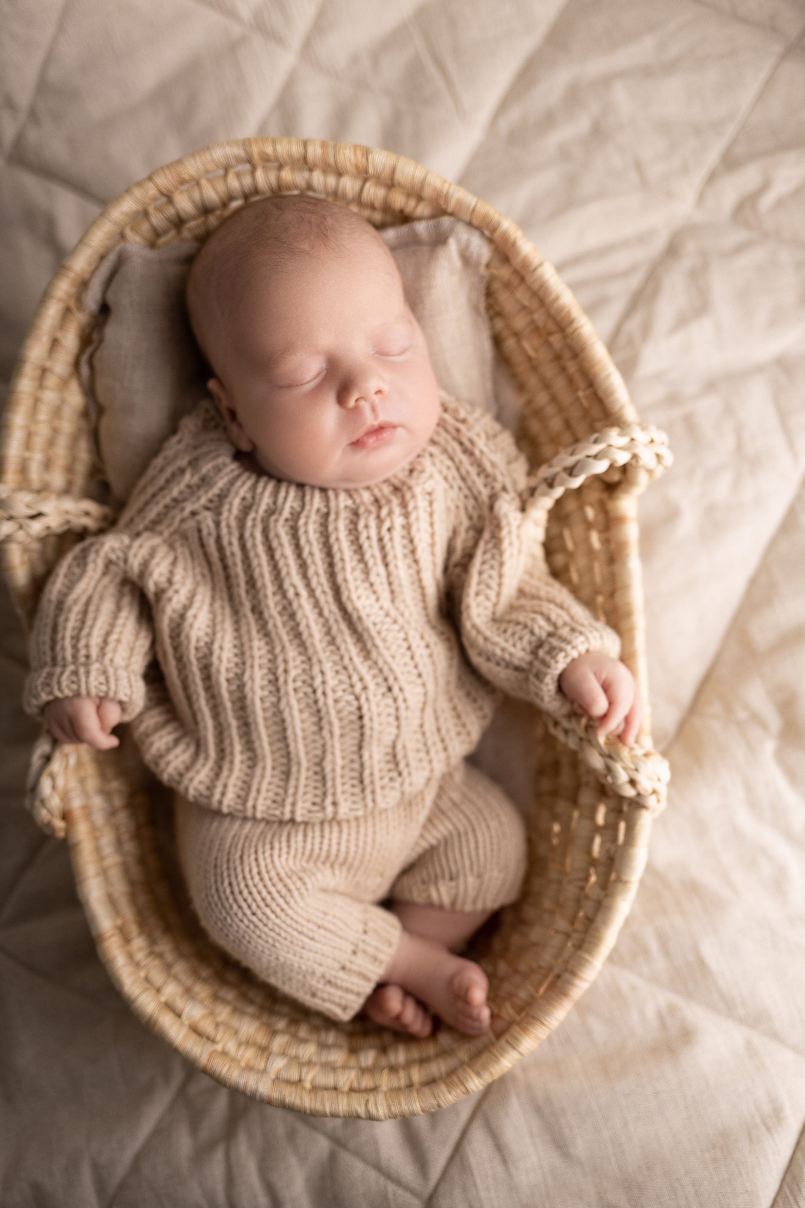 Newborn съемка в стиле Лайф. Фотограф новорожденных малышей в Омске и Омской области Эльвира Камаева