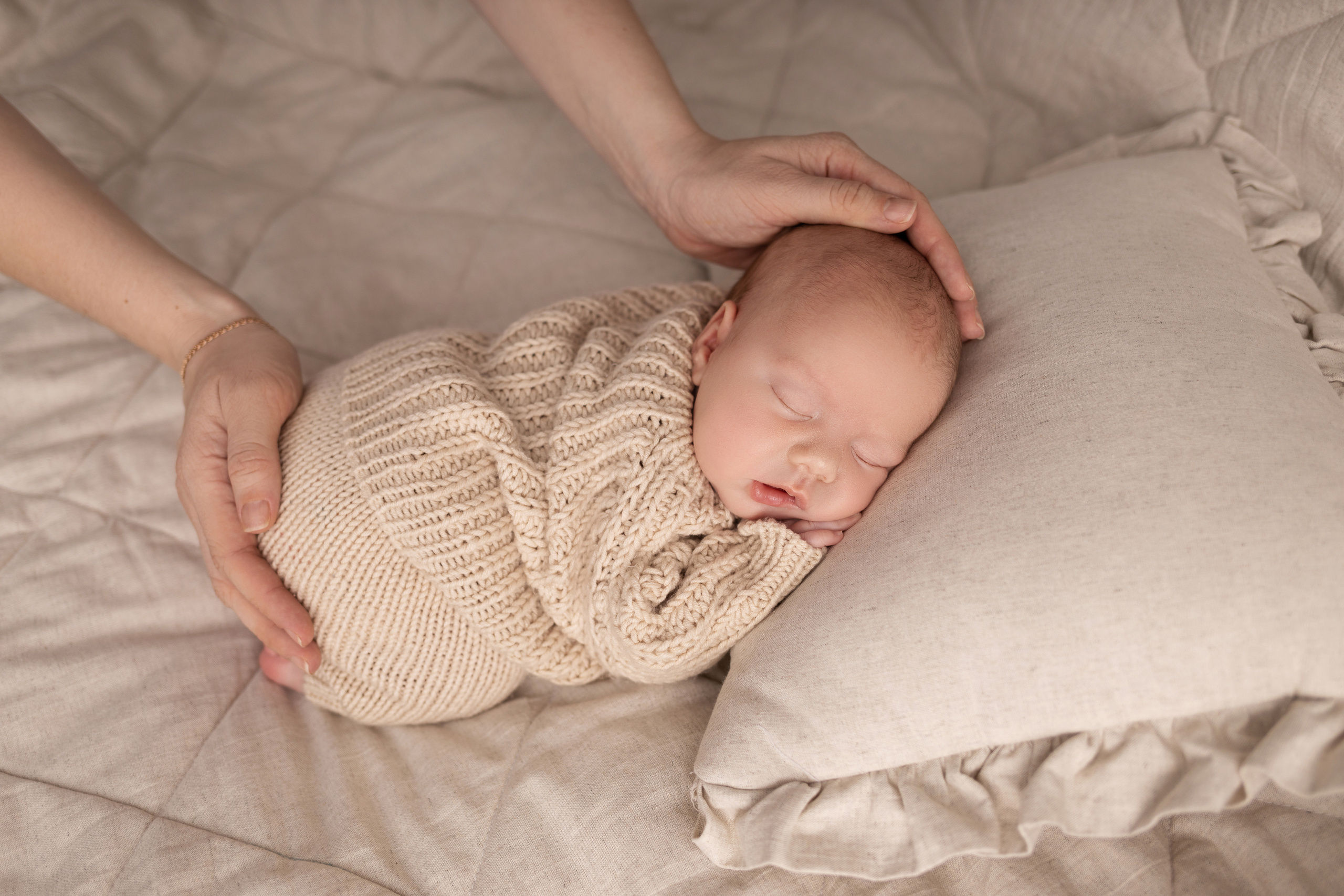 Newborn съемка в стиле Лайф. Фотограф новорожденных малышей в Омске и Омской области Эльвира Камаева