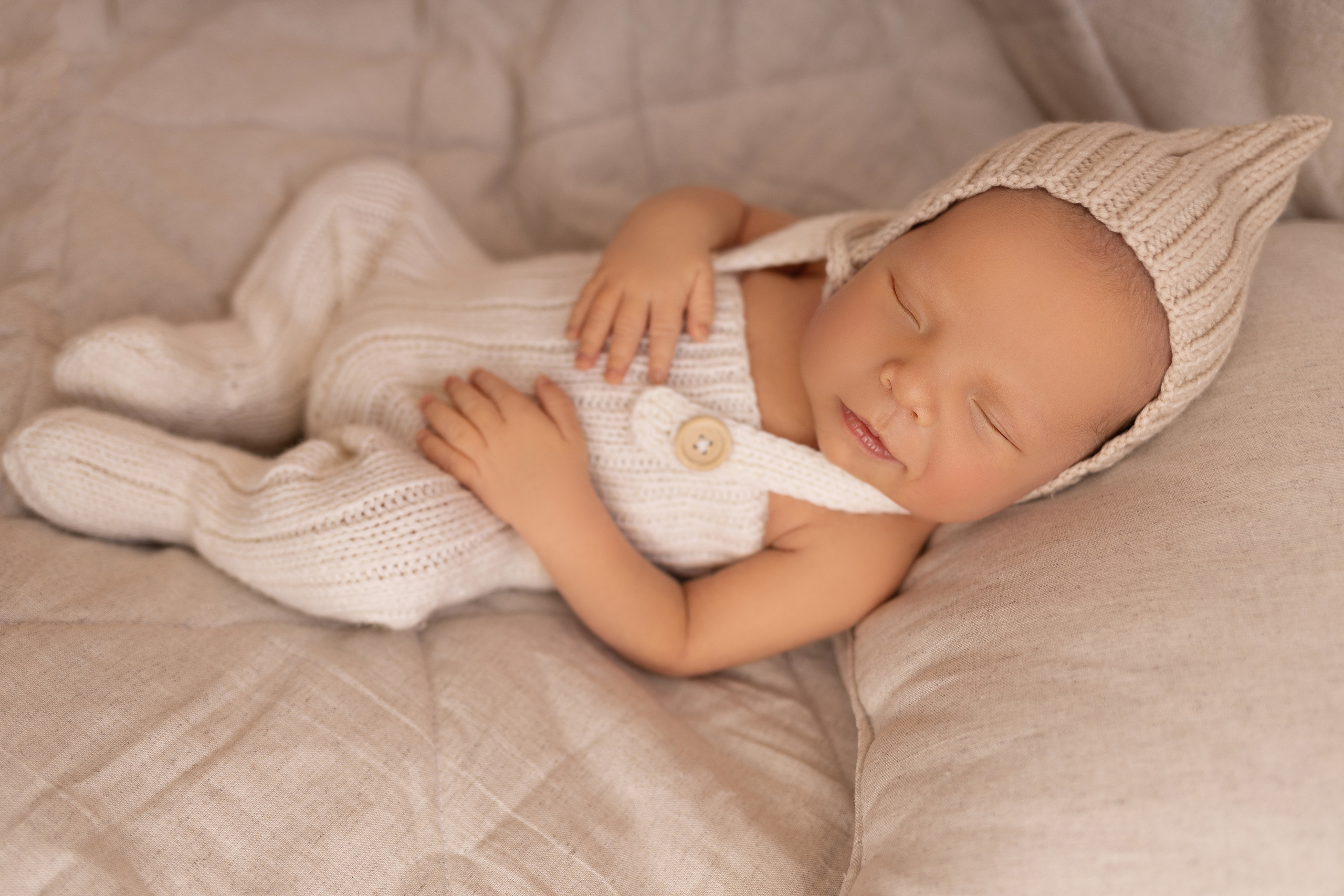 Newborn съемка в стиле Лайф. Фотограф новорожденных малышей в Омске и Омской области Эльвира Камаева