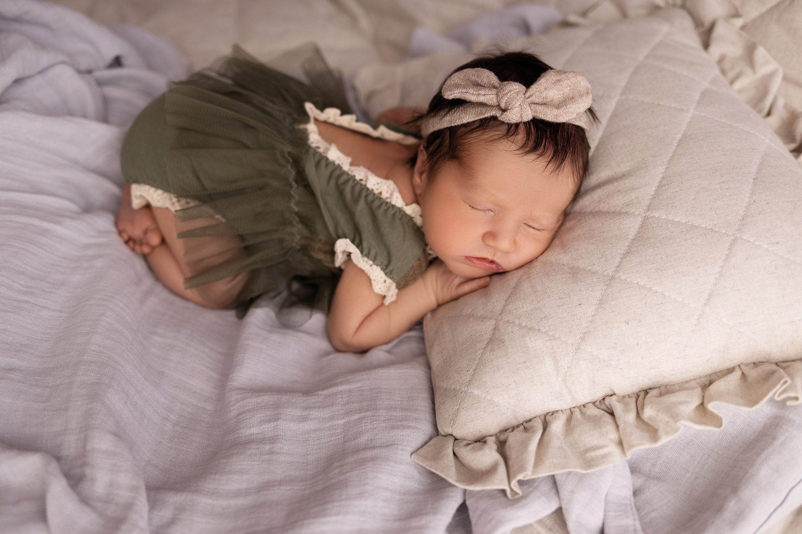 Newborn съемка в стиле Лайф. Фотограф новорожденных малышей в Омске и Омской области Эльвира Камаева