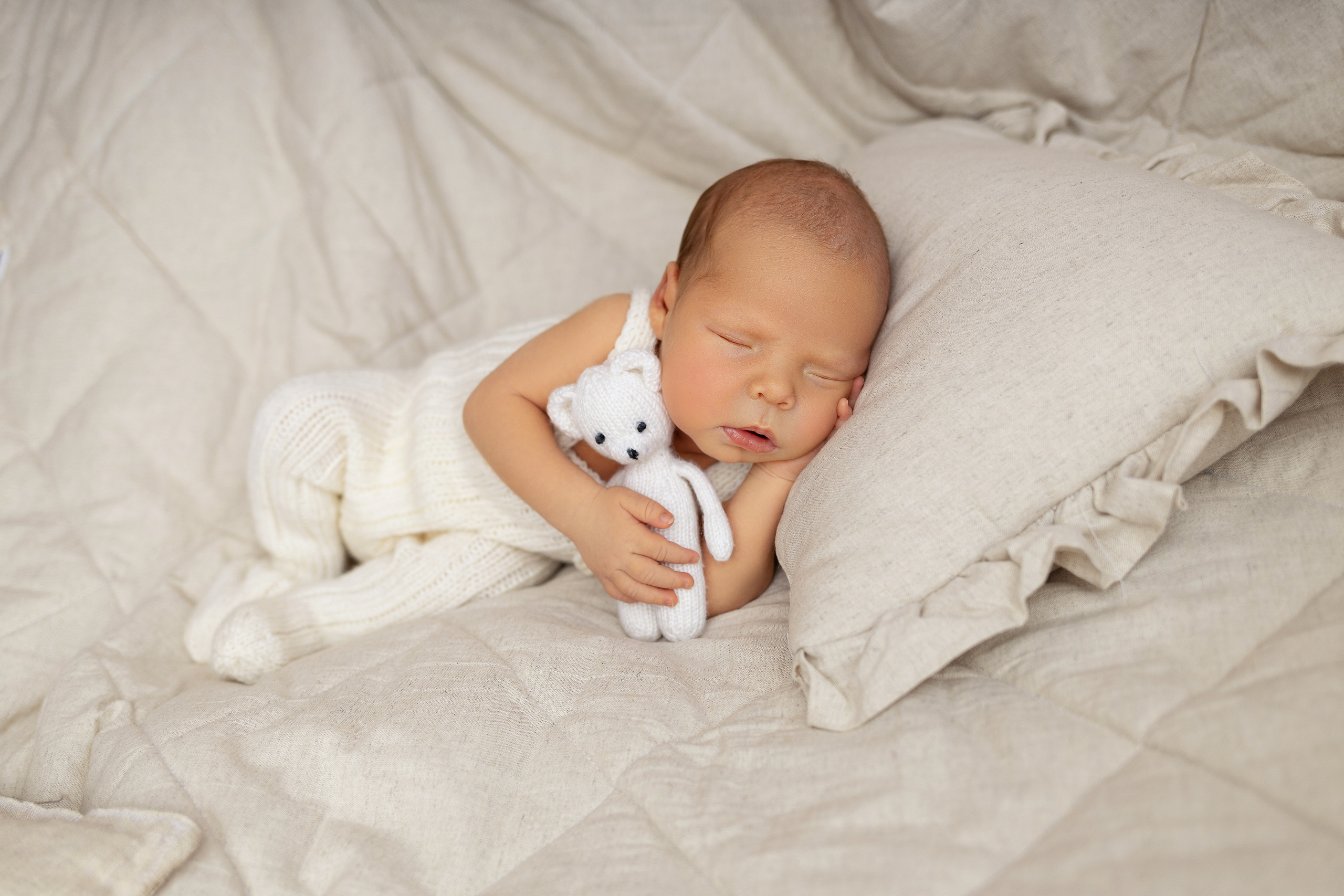 Newborn съемка в стиле Лайф. Фотограф новорожденных малышей в Омске и Омской области Эльвира Камаева