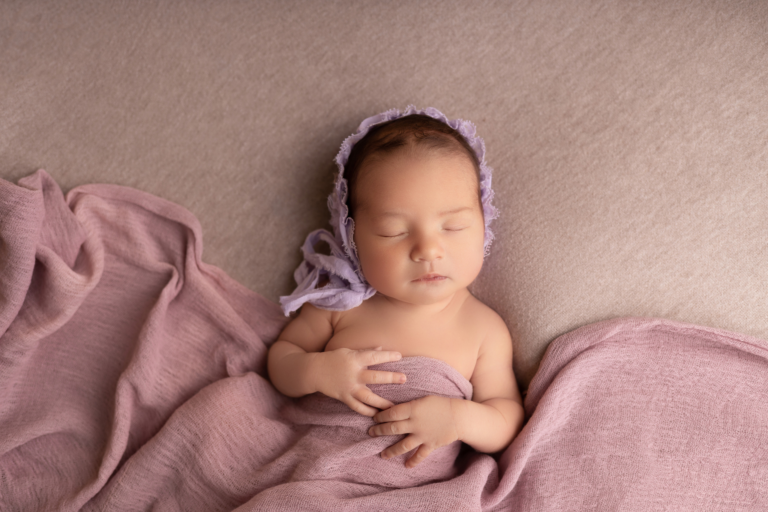 Классическая фотосессия малыша. Фотограф новорожденных малышей в Омске и Омской области Эльвира Камаева