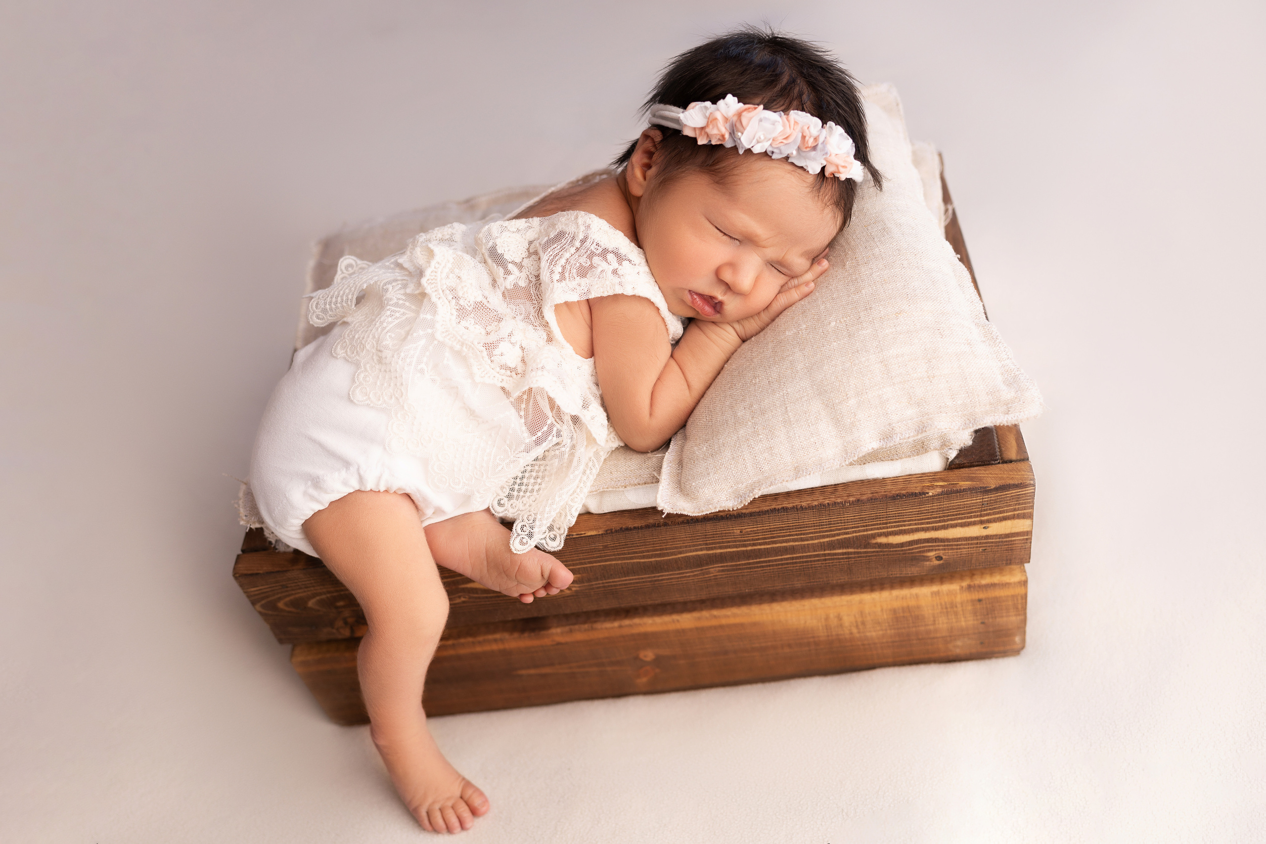 Классическая фотосессия малыша. Фотограф новорожденных малышей в Омске и Омской области Эльвира Камаева
