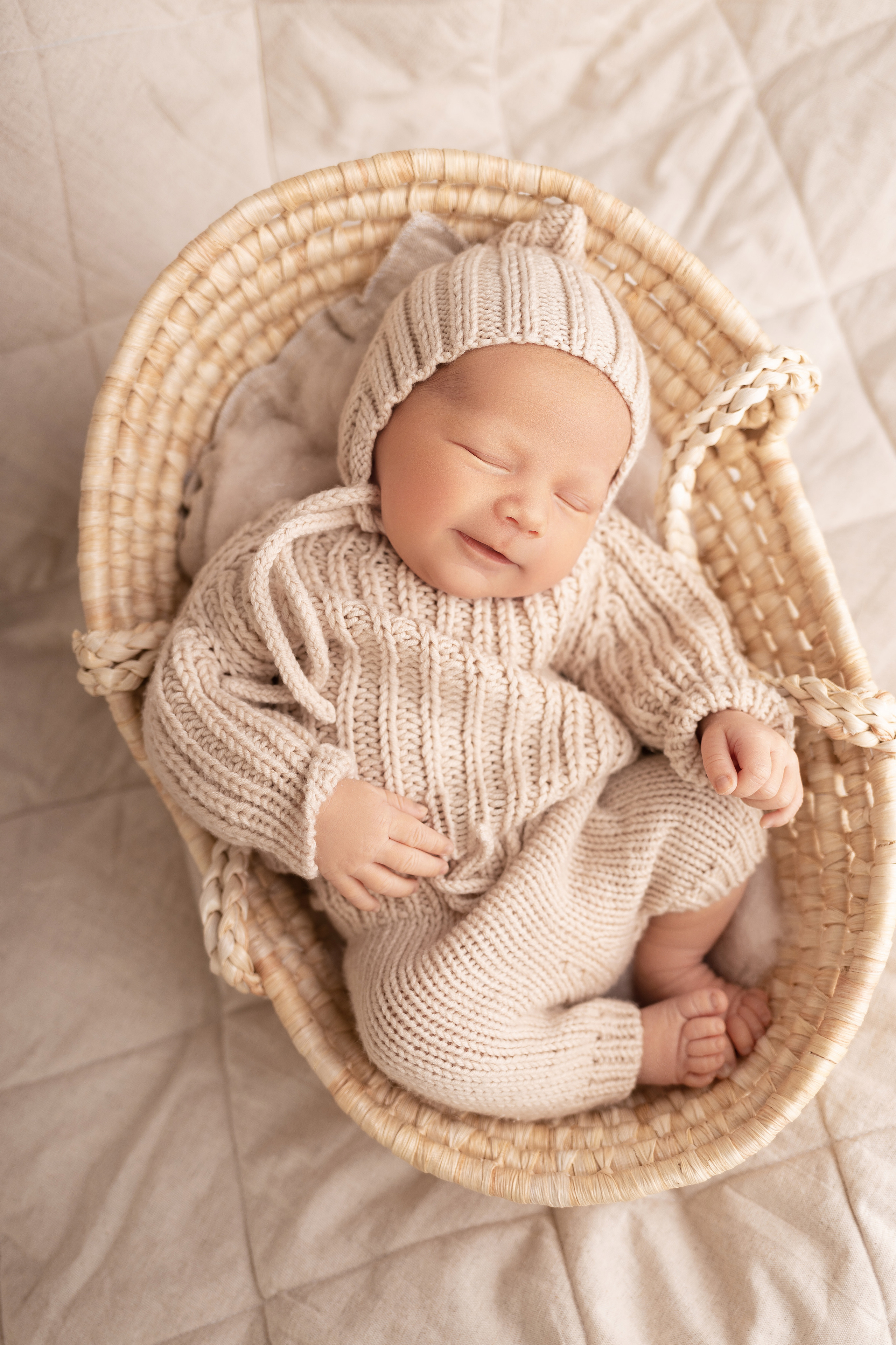 Newborn съемка в стиле Лайф. Фотограф новорожденных малышей в Омске и Омской области Эльвира Камаева