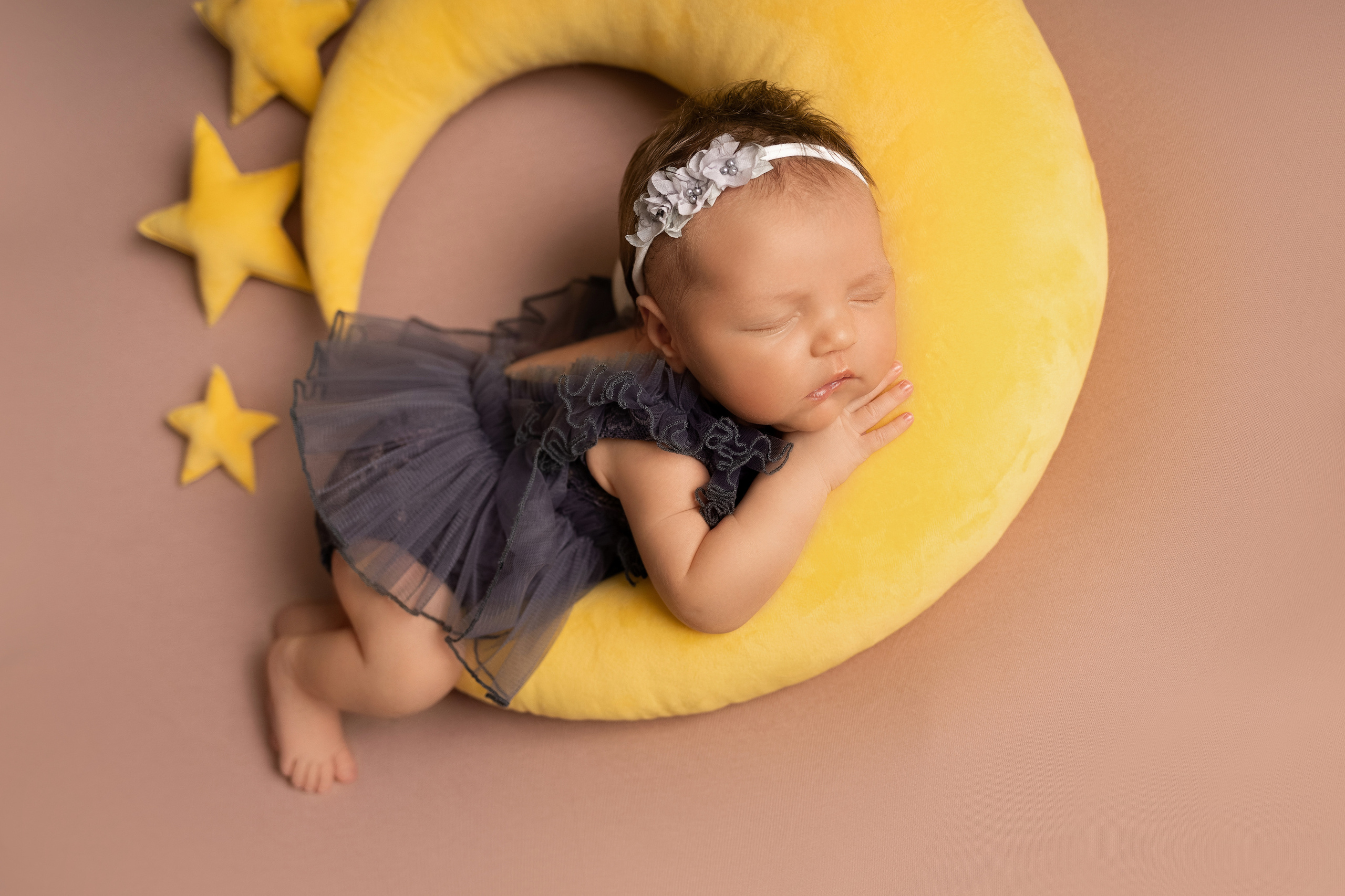 Классическая фотосессия малыша. Фотограф новорожденных малышей в Омске и Омской области Эльвира Камаева