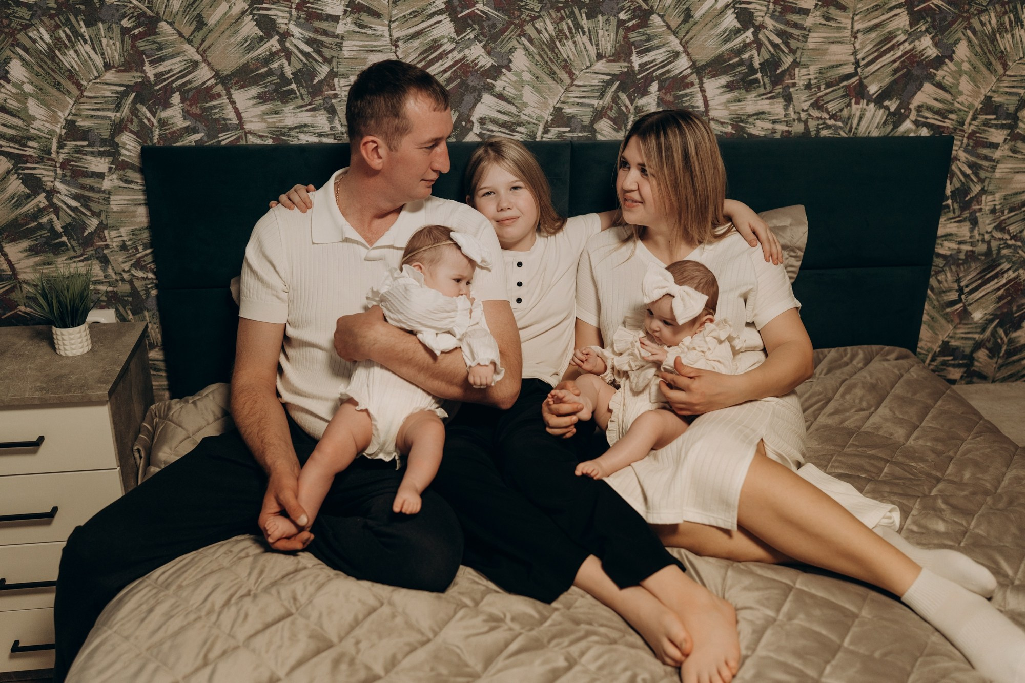 Семейная фотосессия с двойняшками в квартире. Свадебный и репортажный фотограф в Ярославле Евгений Сальников