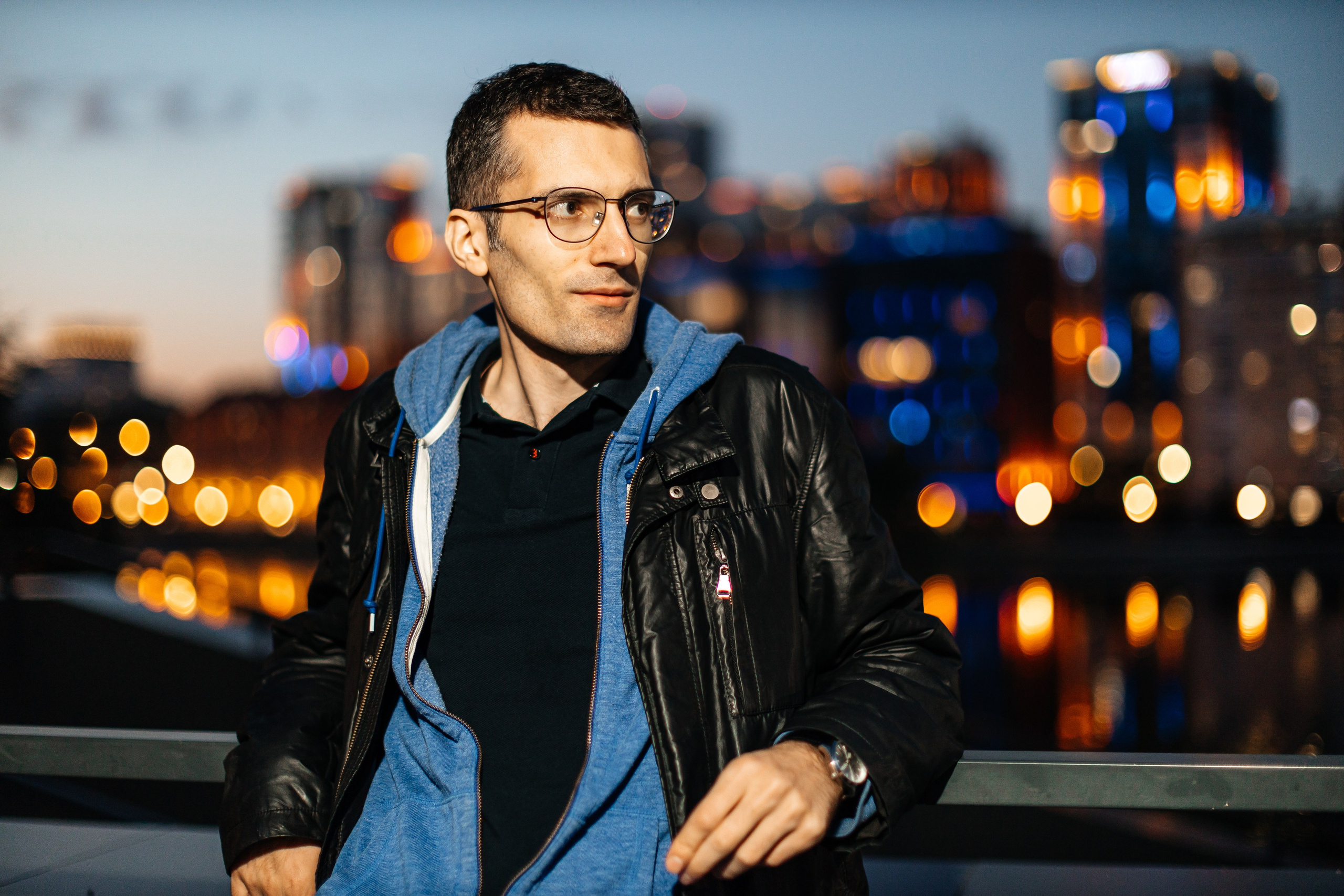 Мужской портрет, уличная фото съёмка. Александр Оношкин. Свадебный фотограф в Екатеринбурге