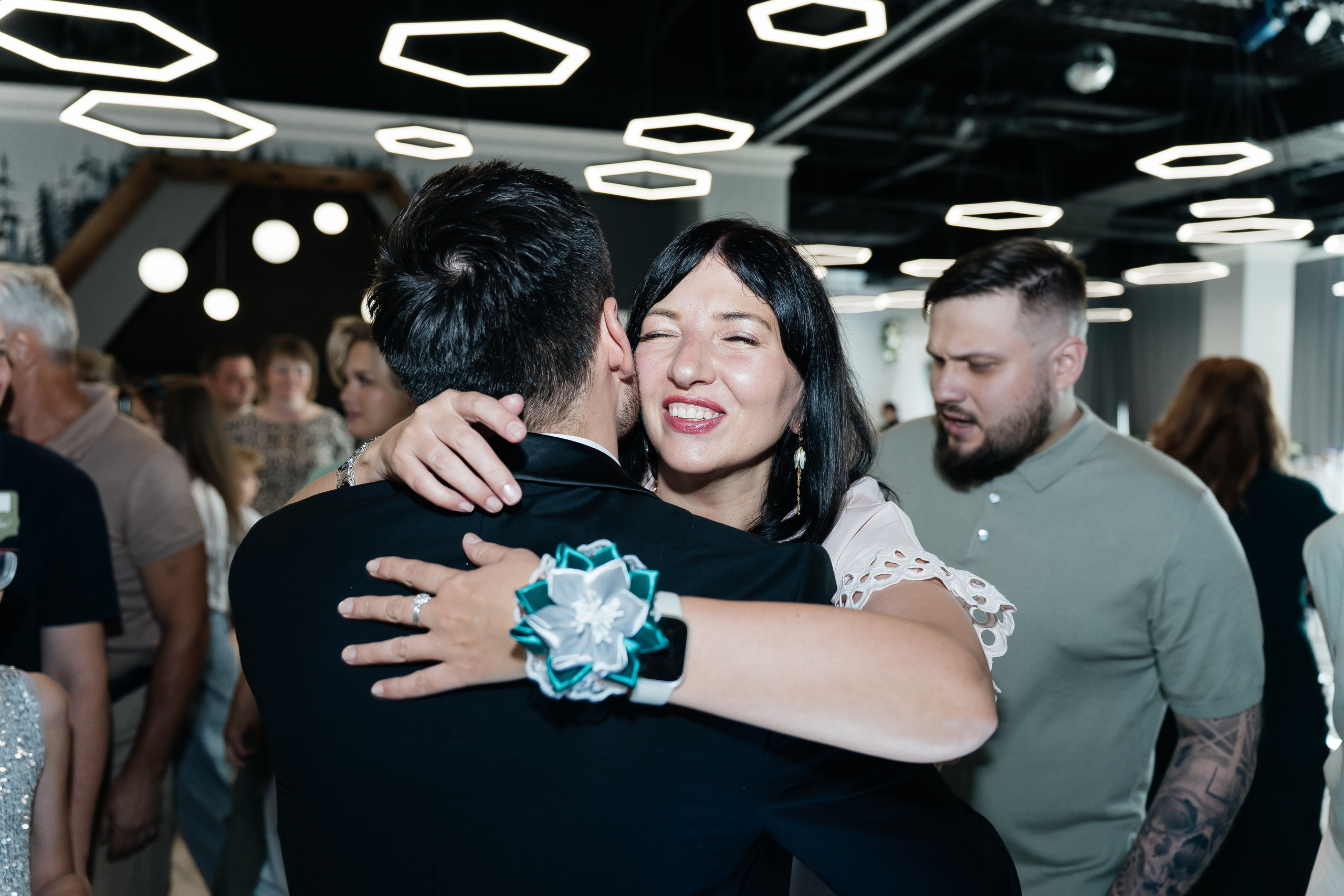 В отели. Для тех, кто не ждёт удачи, а создаёт её. Каждая фотосессия — это твой момент, твой стиль, твой успех. 📸