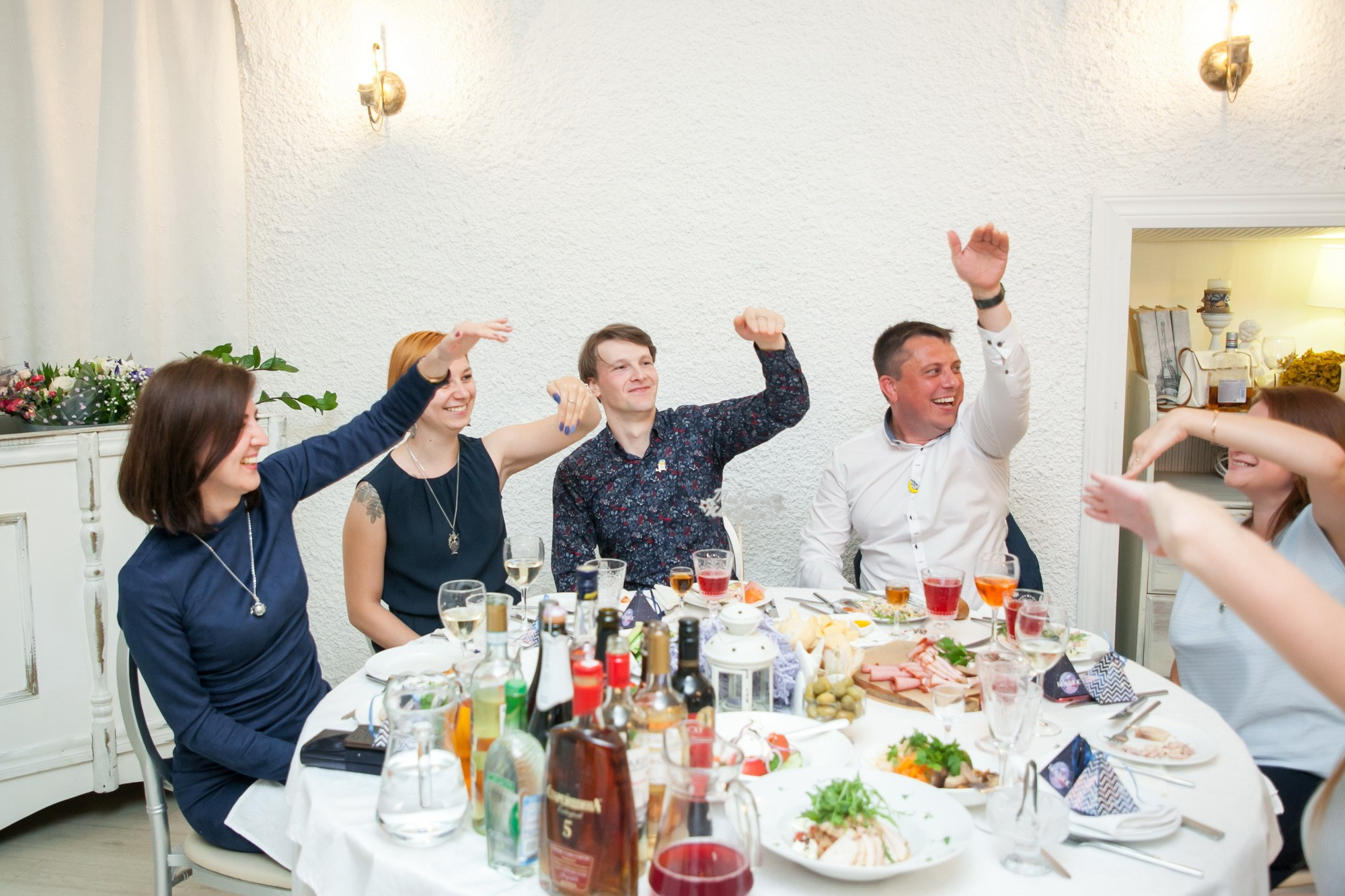 Ты мой космос, свадьба в СПБ. Фотограф крещение венчание в Петербурге! Помогает подобрать храм и посоветовал душевного батюшку в СПб