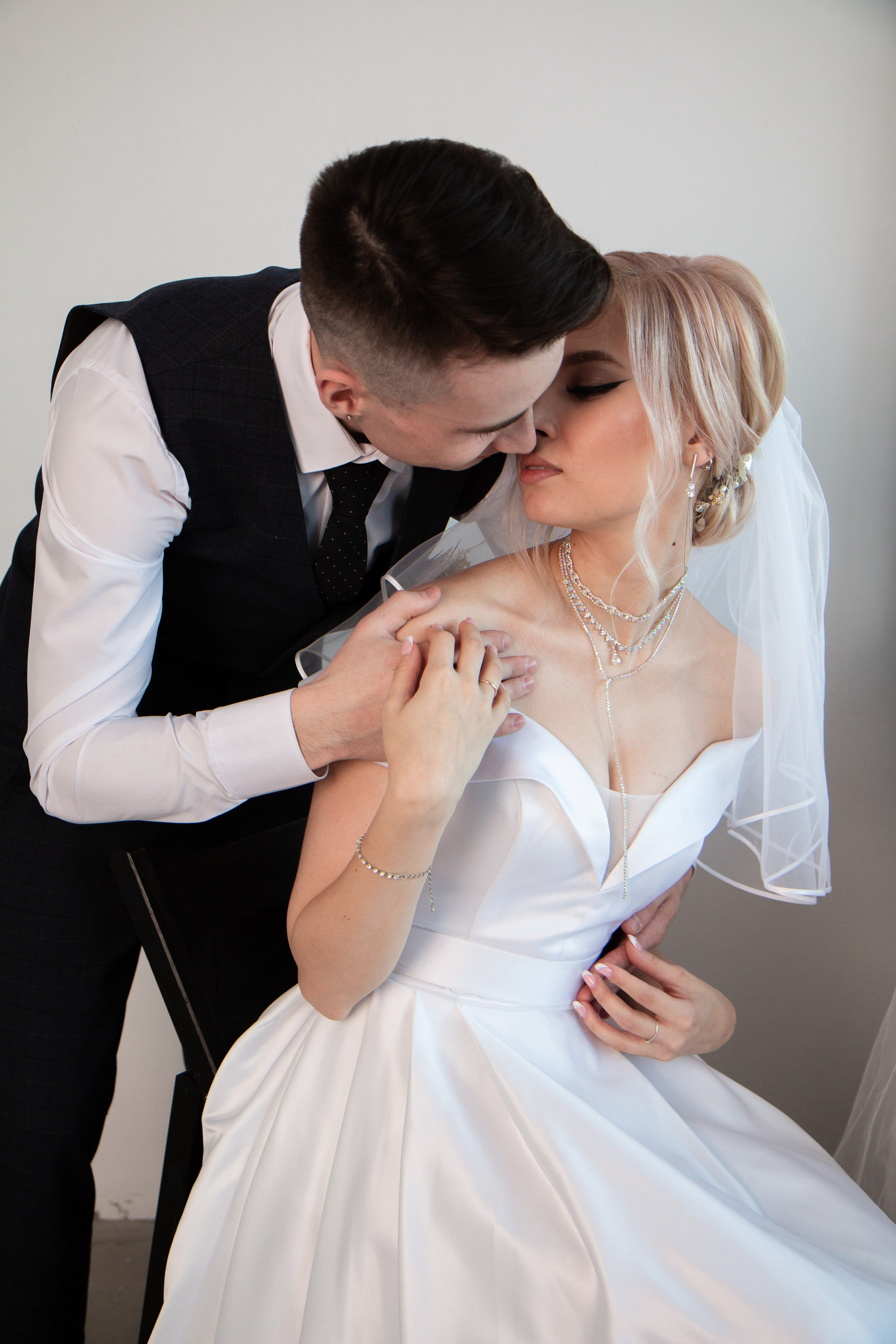 Свадебная фотосессия в Шелехове. Фотограф в Шелехове, лучшие выпускные альбомы в Шелехове