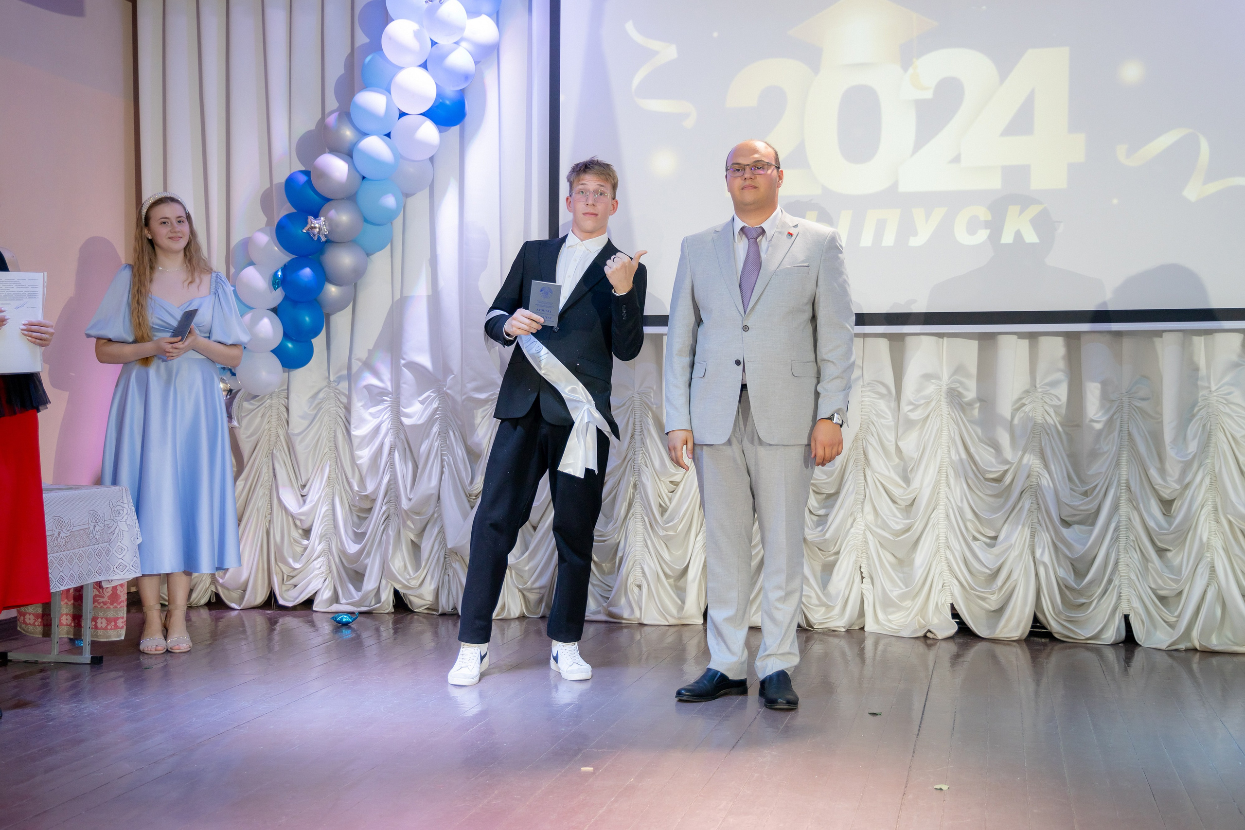 Школьный выпускной 2024 год в Соколе (Минск). Свадебный фотограф в Минске/Беларуси Сергей Спиридонов