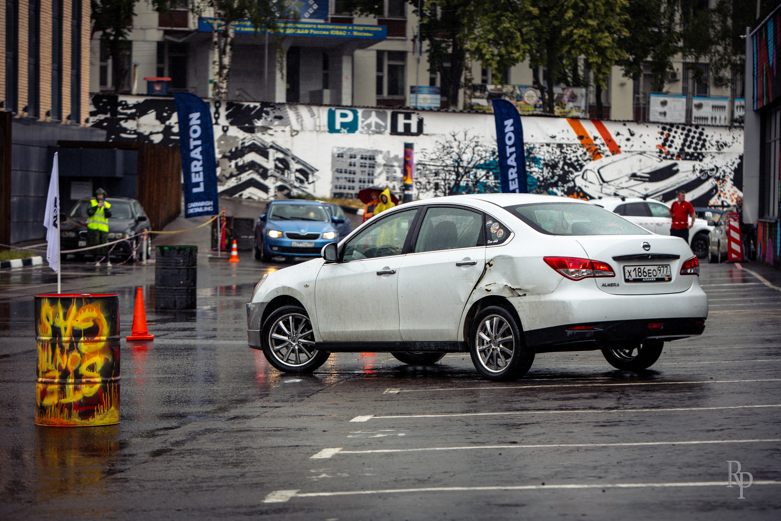 SHOWDOWN. Rusty Photographer