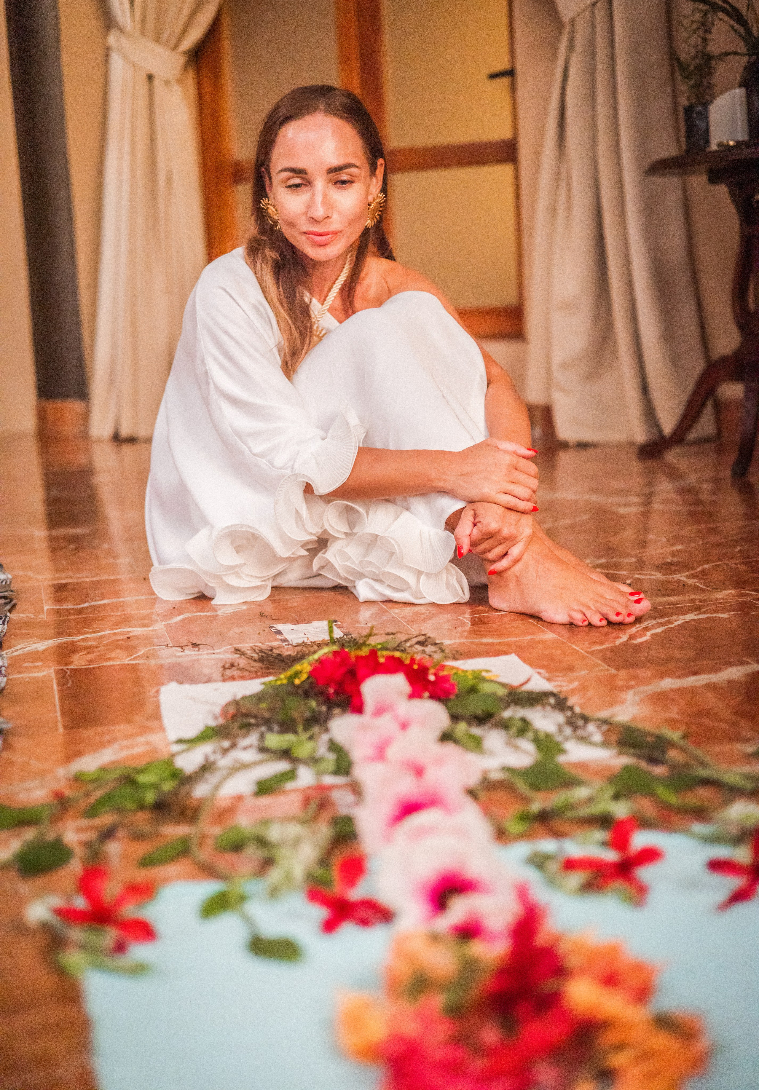 Swaddling practice by Nana. Family, portrait, content photo in Costa Rica Evgeniya Besprozvannykh