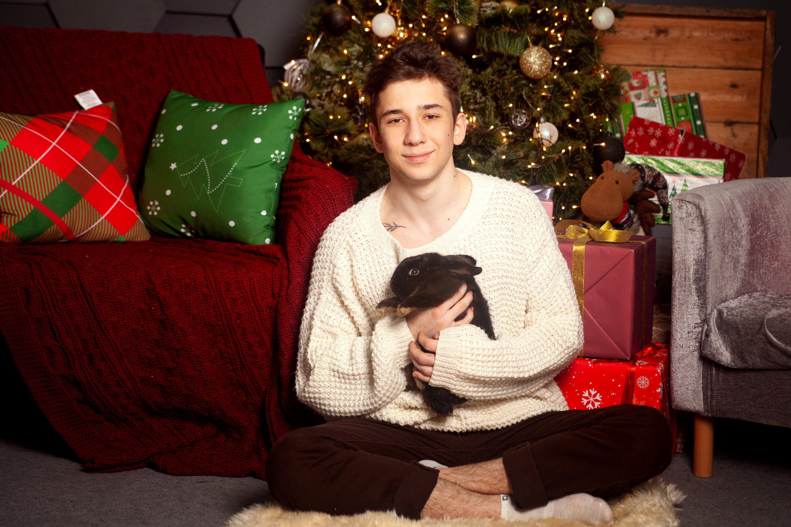 Мальчик с кроликом, фотосъемка с животными, Новый год, новогодняя фотосъемка, студийная фотосъемка в новый год, волшебство, фотосъемка детей, семейная фотосъемка, фотограф Антонина Свешникова, детская фотосъемка, детская фотосессия, семейная фотосессия, семейный фотограф, фотограф услуга, профессиональный фотограф, ребенок фотосессия, ребенок фотограф, ребенок фотосъемка, фотосессия студия,  Москва, Владимир, Краснодар, Кольчугино, Суздаль,выпускной альбом, фотоальбом детский сад выпускной, фотограф в детский сад Москва, Владимир, Краснодар, Кольчугино, Суздаль, фотосъемка один день в детском саду, child photo, альбом фотограф, детский фотограф, нужный фотограф, фотосессия студия, photo, топовый фотограф, художественная съемка,