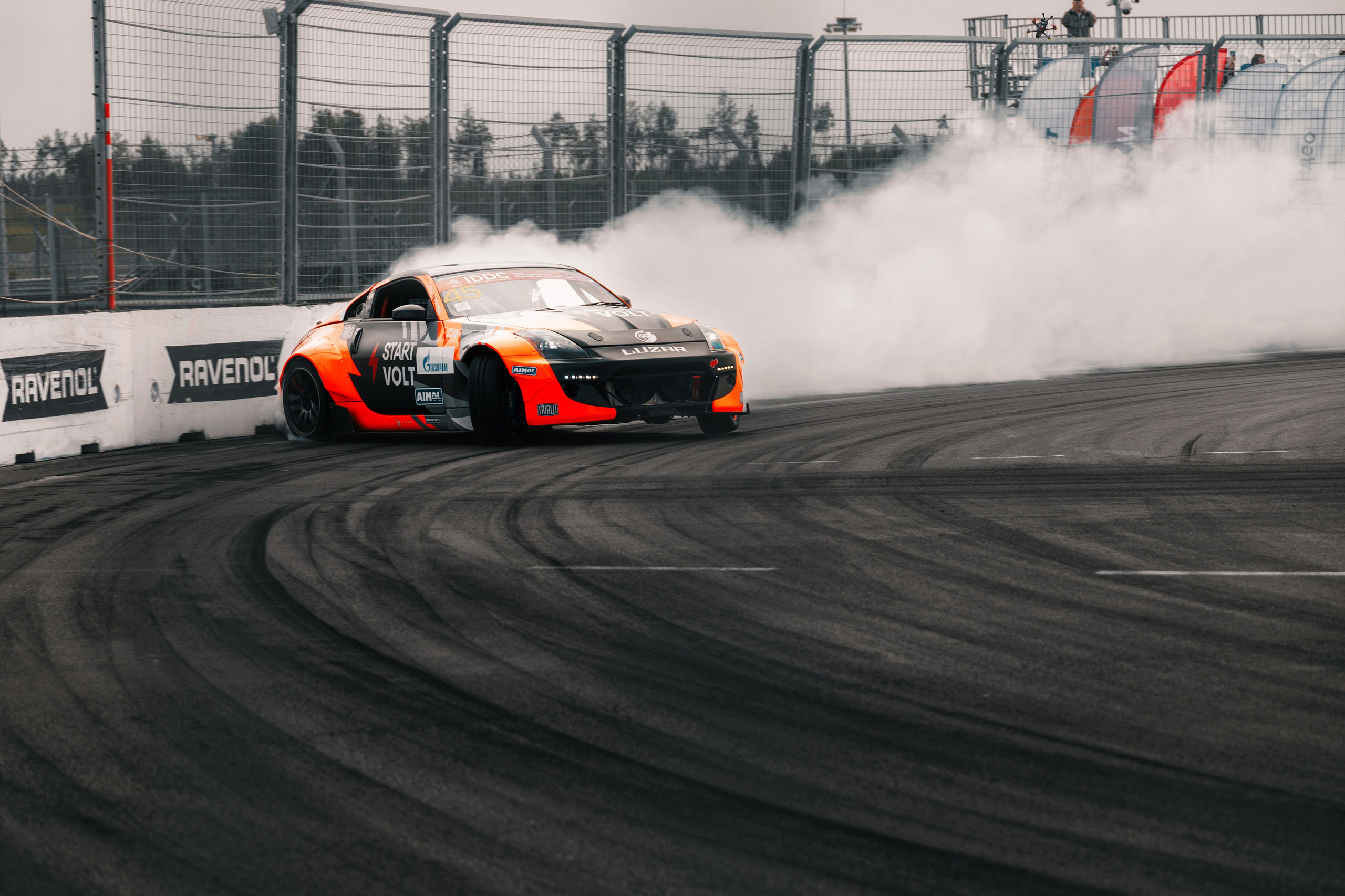 IDDC Этап 2: Бетонный Колизей и блогеры в деле