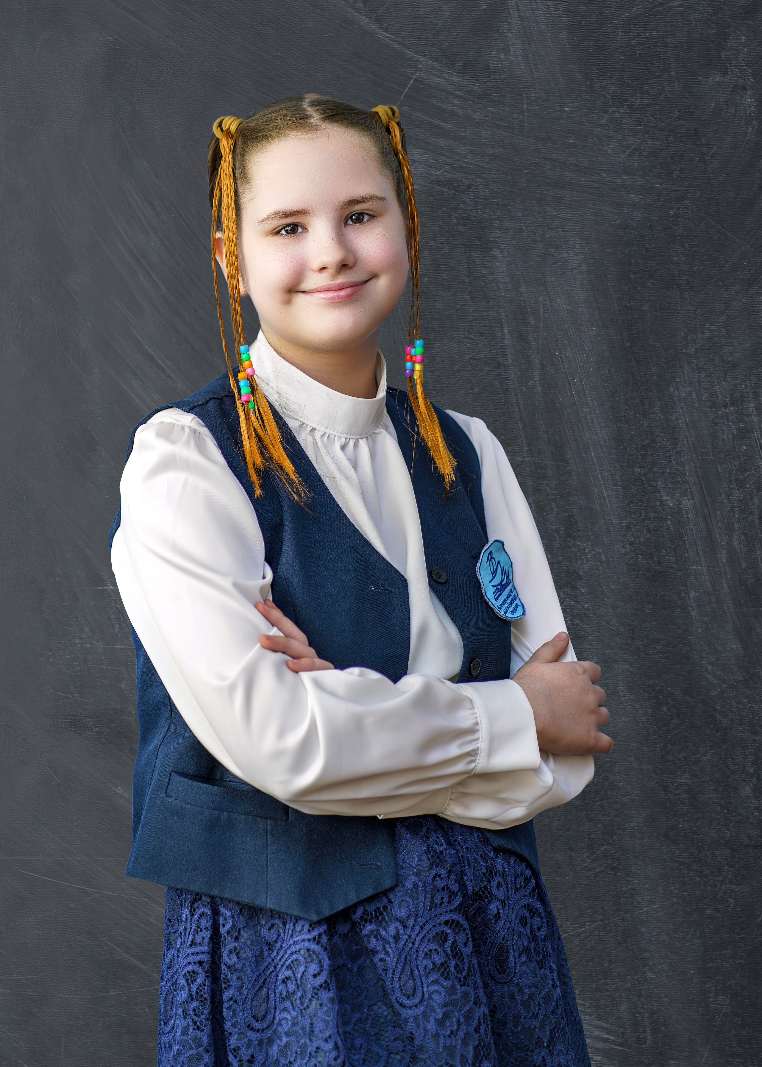 девочка - школьница позирует,  Фотография на выпускной планшет, фотография на выпускной альбом,  выпускной луганск