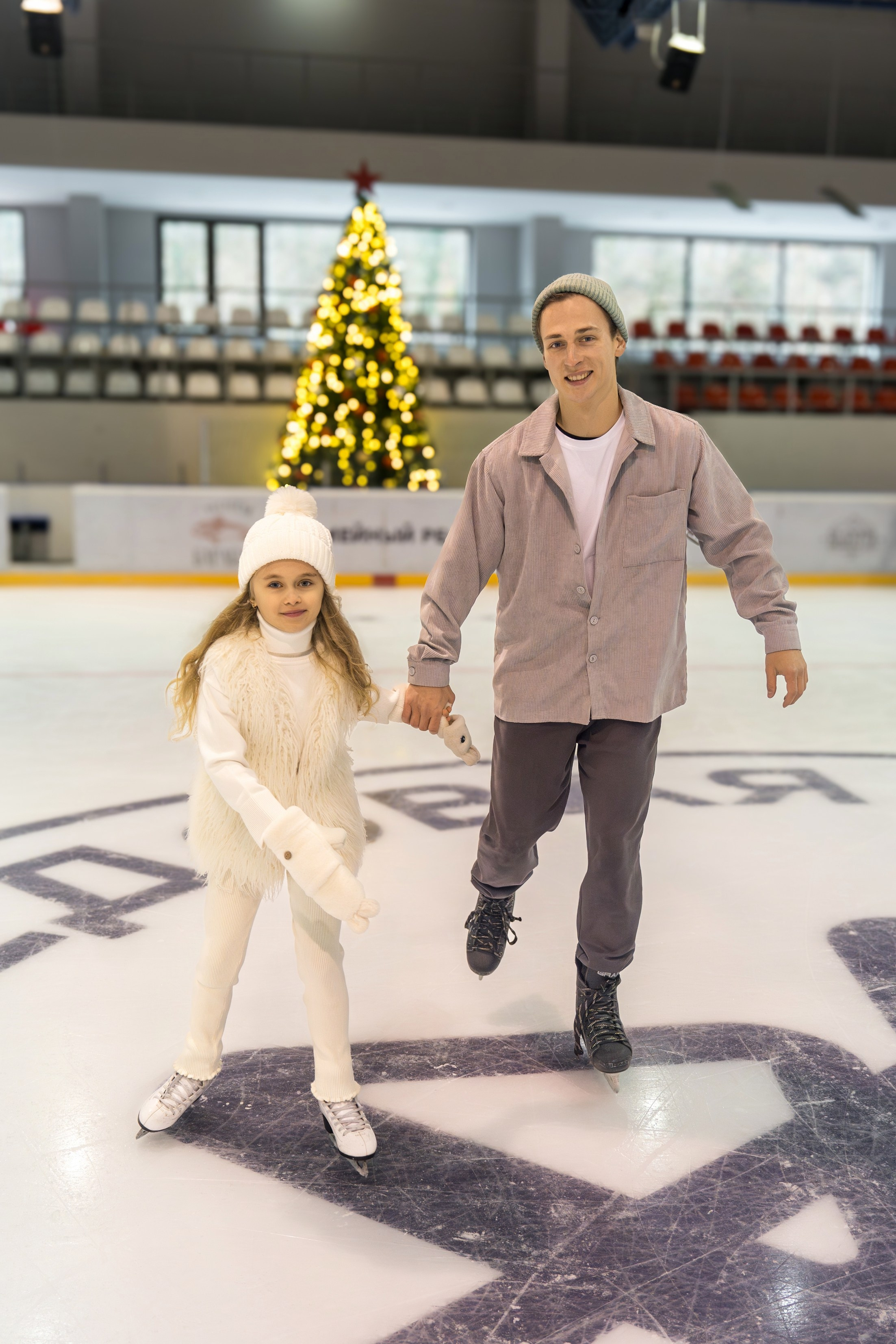 Контент съемка на катке для курорта Роза Хутор. Репортажный фотограф в Красной Поляне и Сочи Павлюченко Екатерина