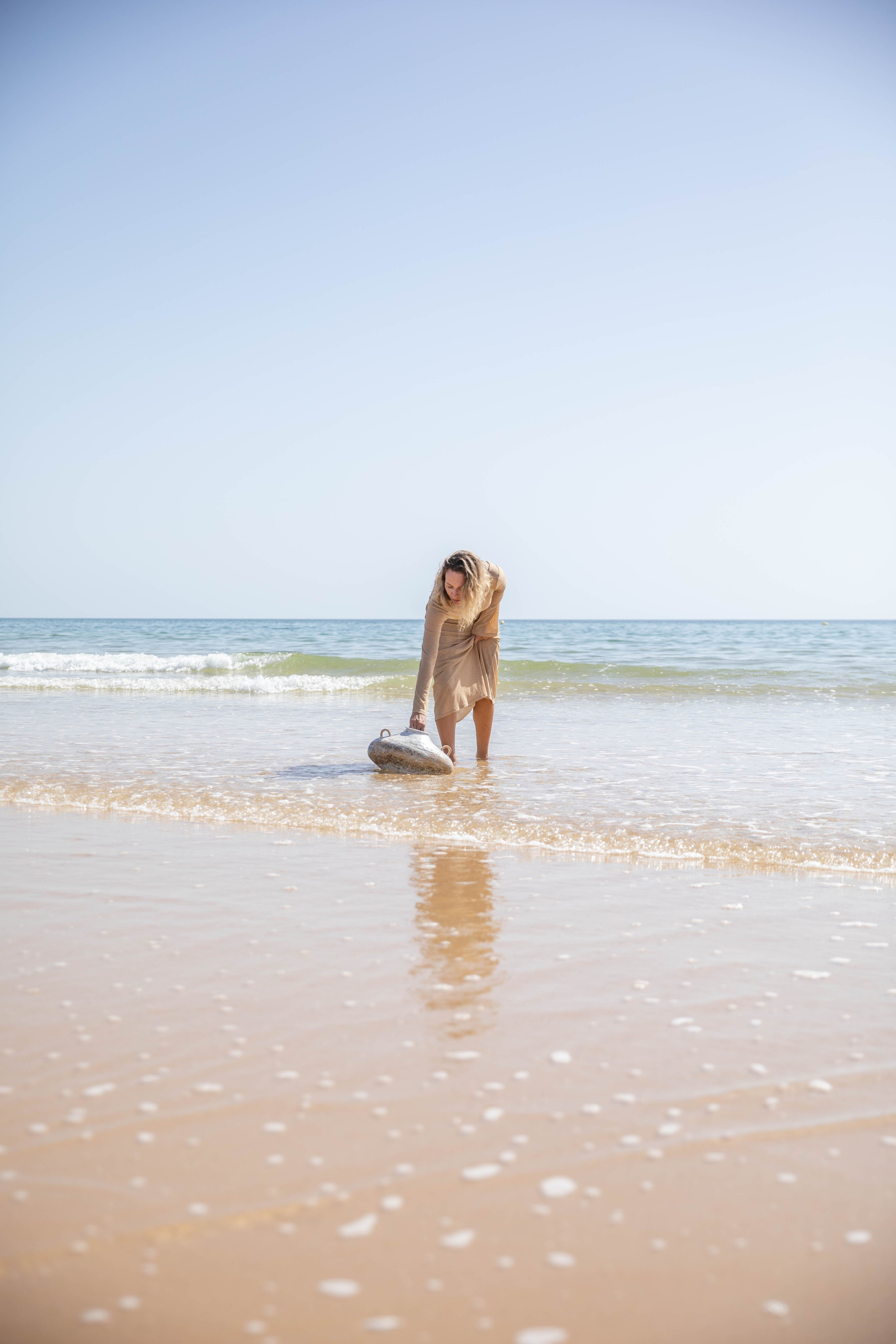 VAVA × Oksana Lomnova — A Creative Collaboration by the Ocean. Professional Photographer in Portugal. Oksana Lomnova