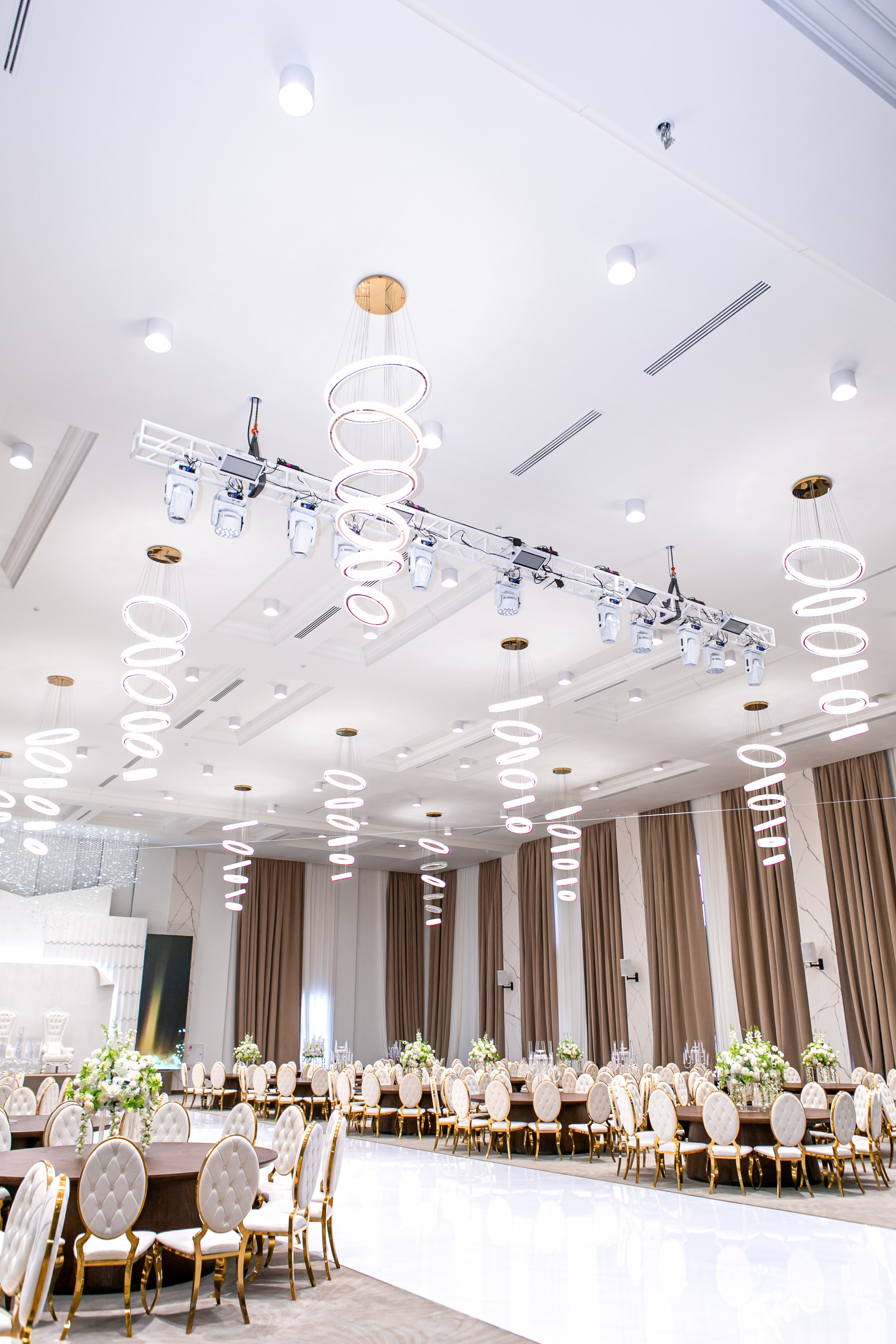 Банкетный зал Grand Holl. Контент фотограф, съемка для маркетплейсов, фуд съемка и репортажи в Новосибирске Ралия Галеева