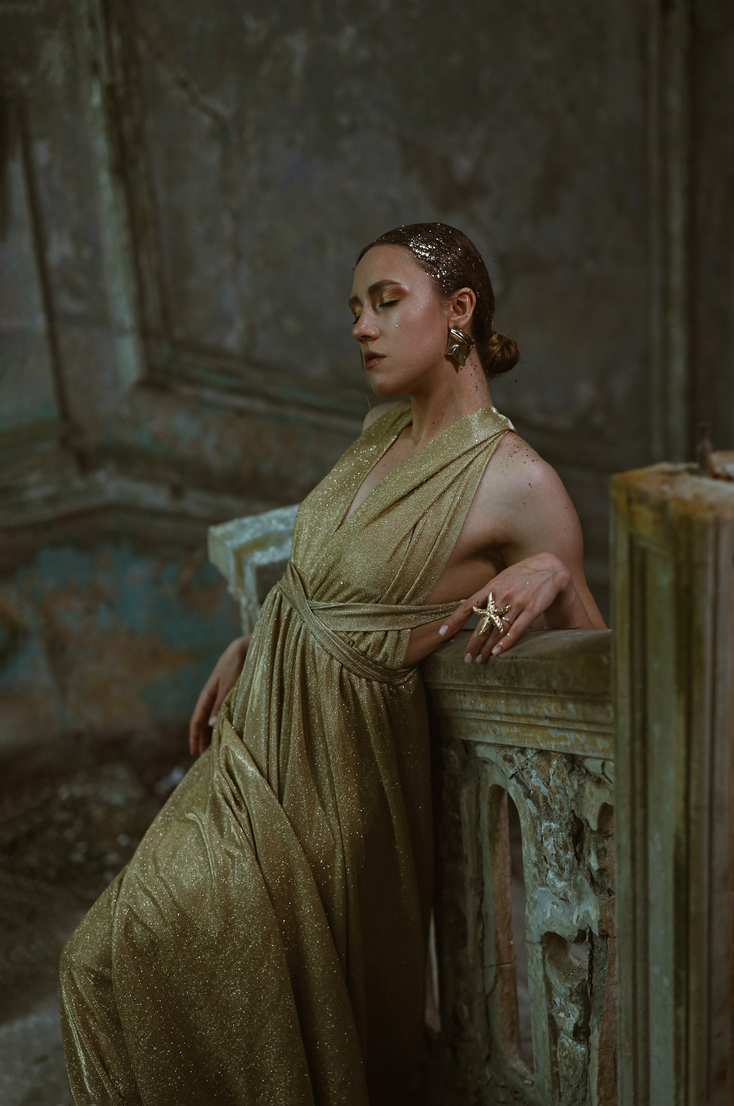 Фотосессия в заброшенном здании для Софии, Сухум, Абхазия. Свадебный и семейный фотограф в Абхазии Жанна Соснина