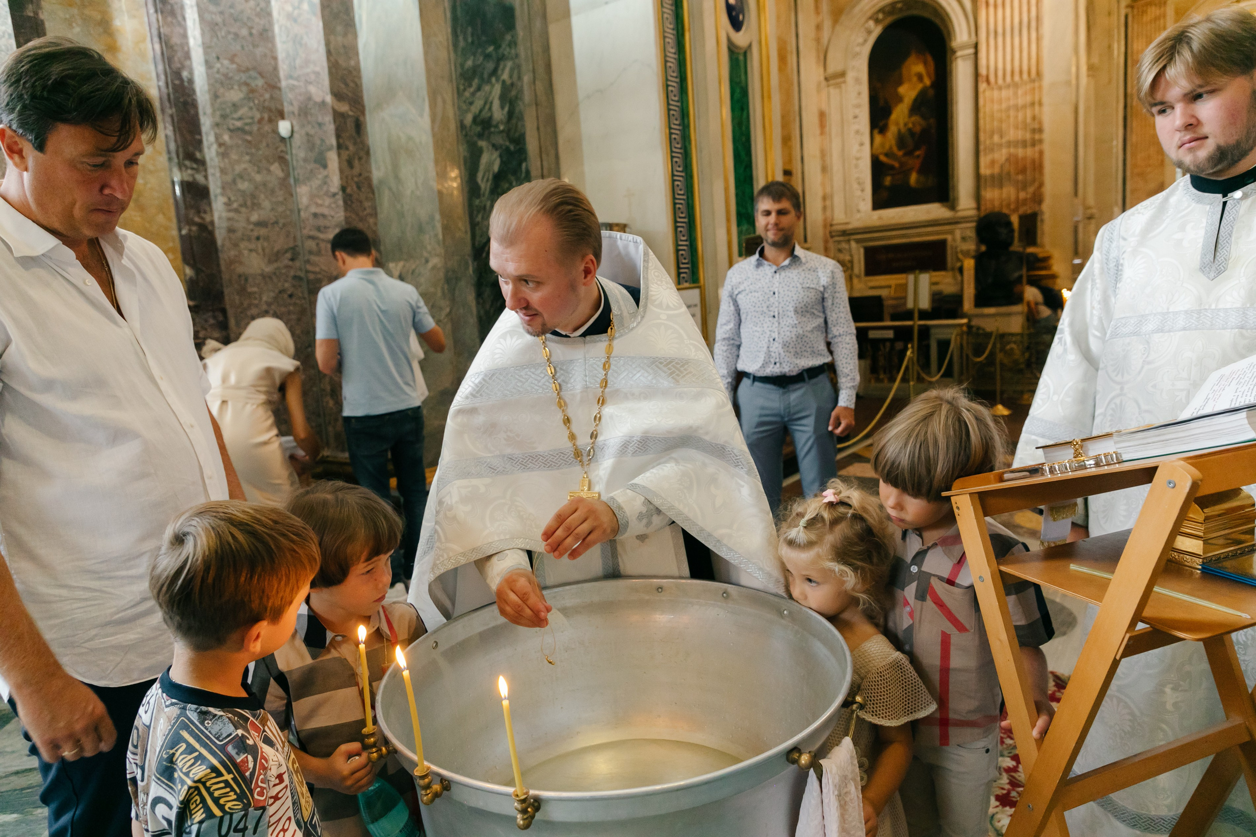 Крещение ребенка в Исаакиевском соборе СПб, крещение в церкви цена, крещение ребенка цена в спб невский район, можно крестить в исаакий, крещение в исаакиевском соборе санкт-петербурга 2023, как и где покрестить ребенка в спб, как записаться на крестины ребенка в исаакиевском соборе, фотограф на