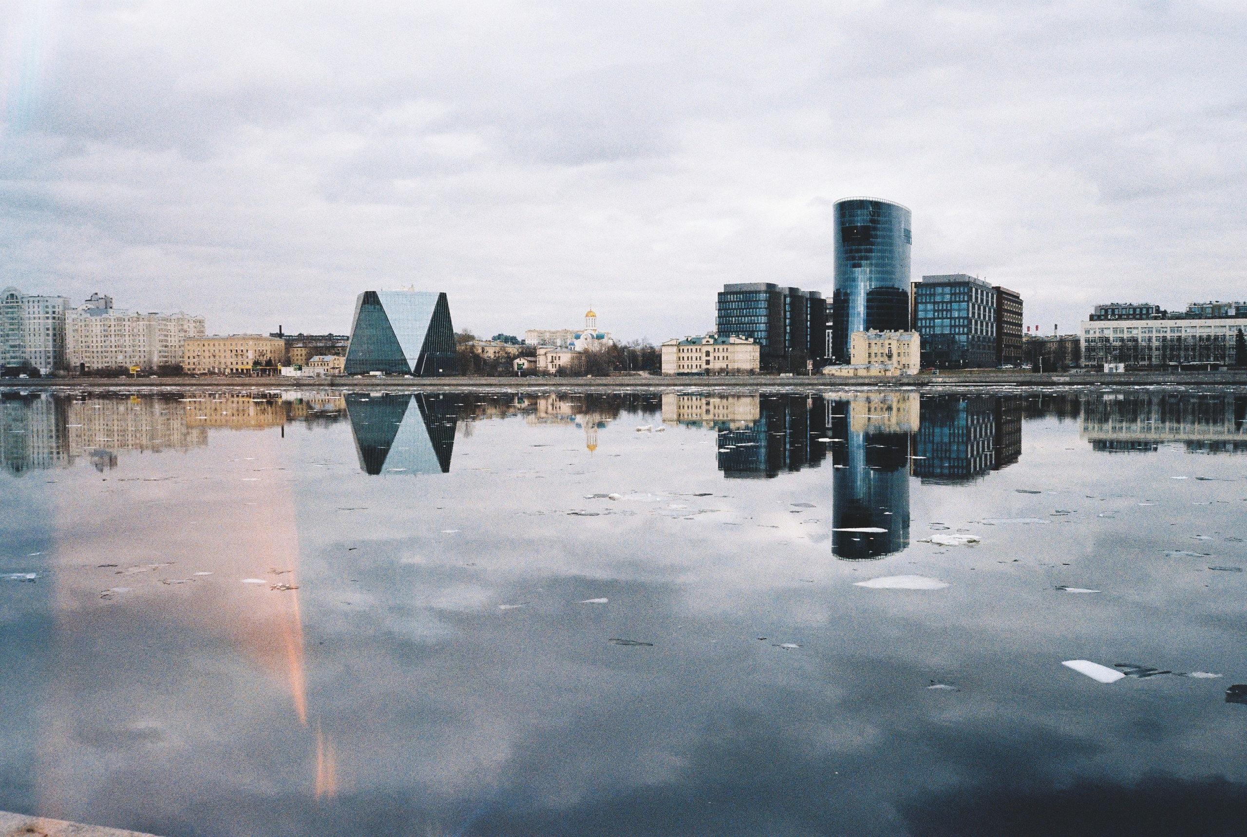 Фотографии цветные. Свадебный и семейный пленочный фотограф в Петербурге Истомина Ирина