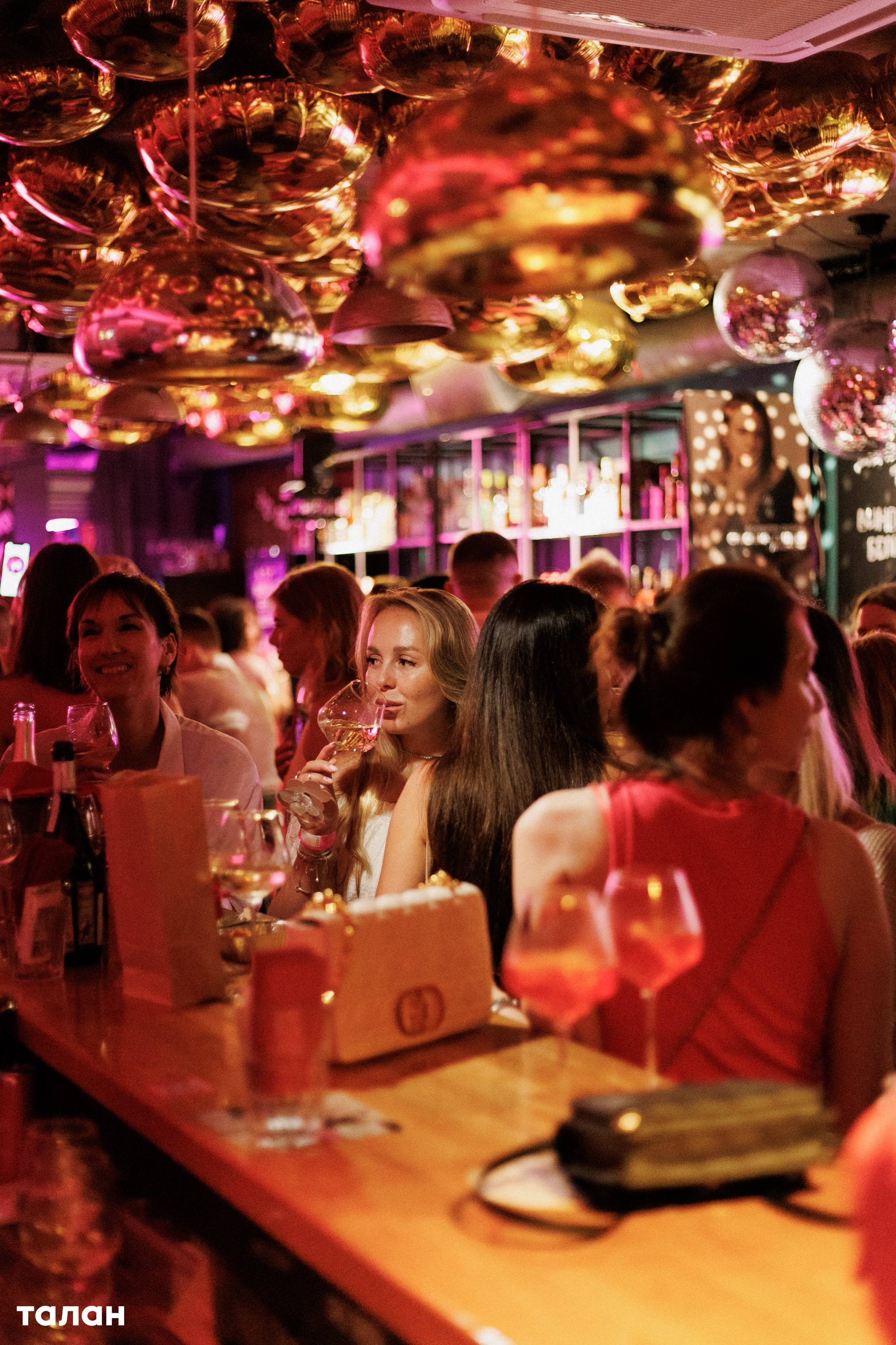 ВИНОТЕКА [бар+магаз] — BIRTHDAY PARTY. СВОИ. ФОТООТЧЕТЫ-СОБЫТИЯ-МЕСТА