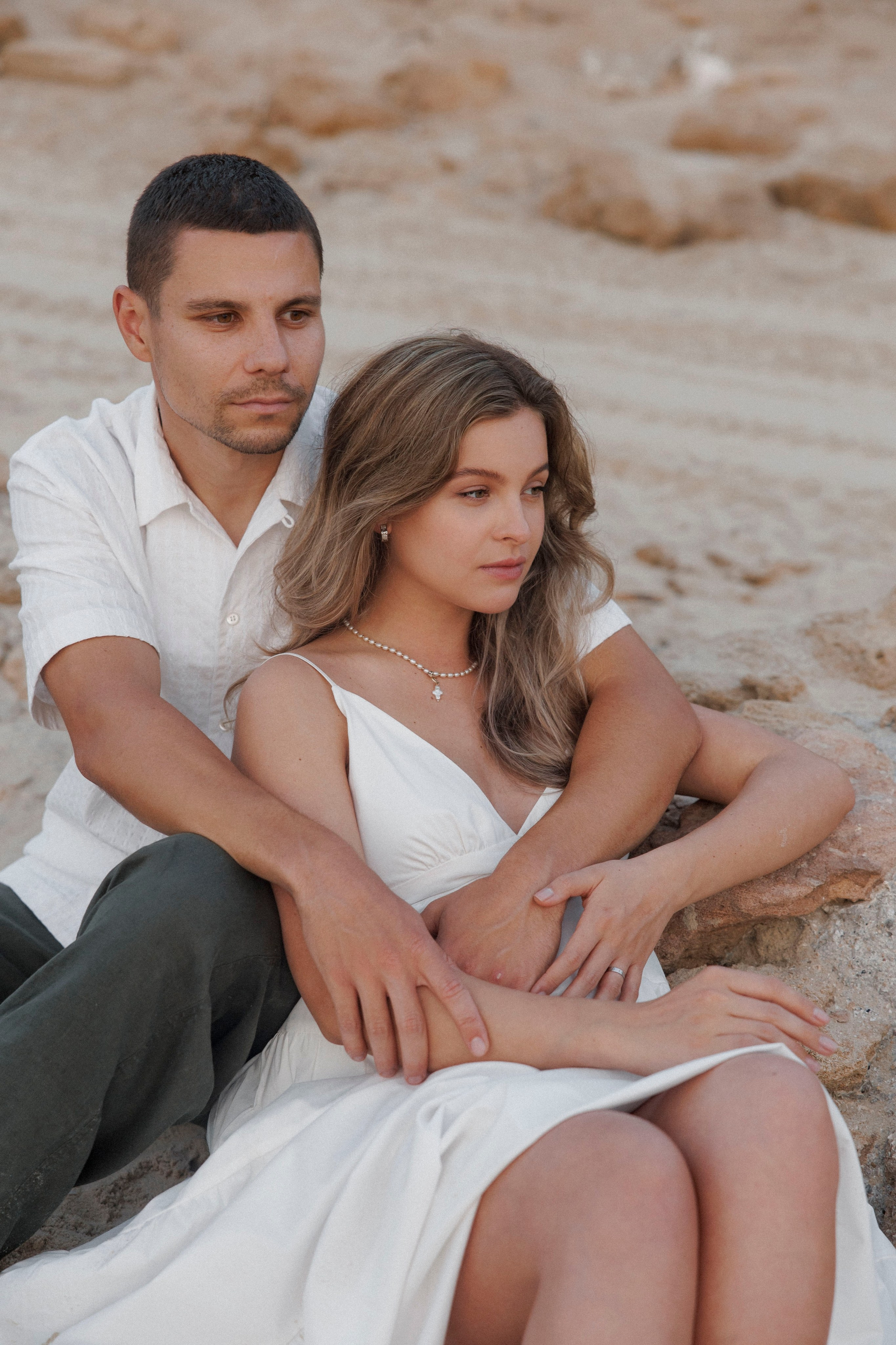 Pregnancy photoshoot near the sea (cloudy weather). Главная