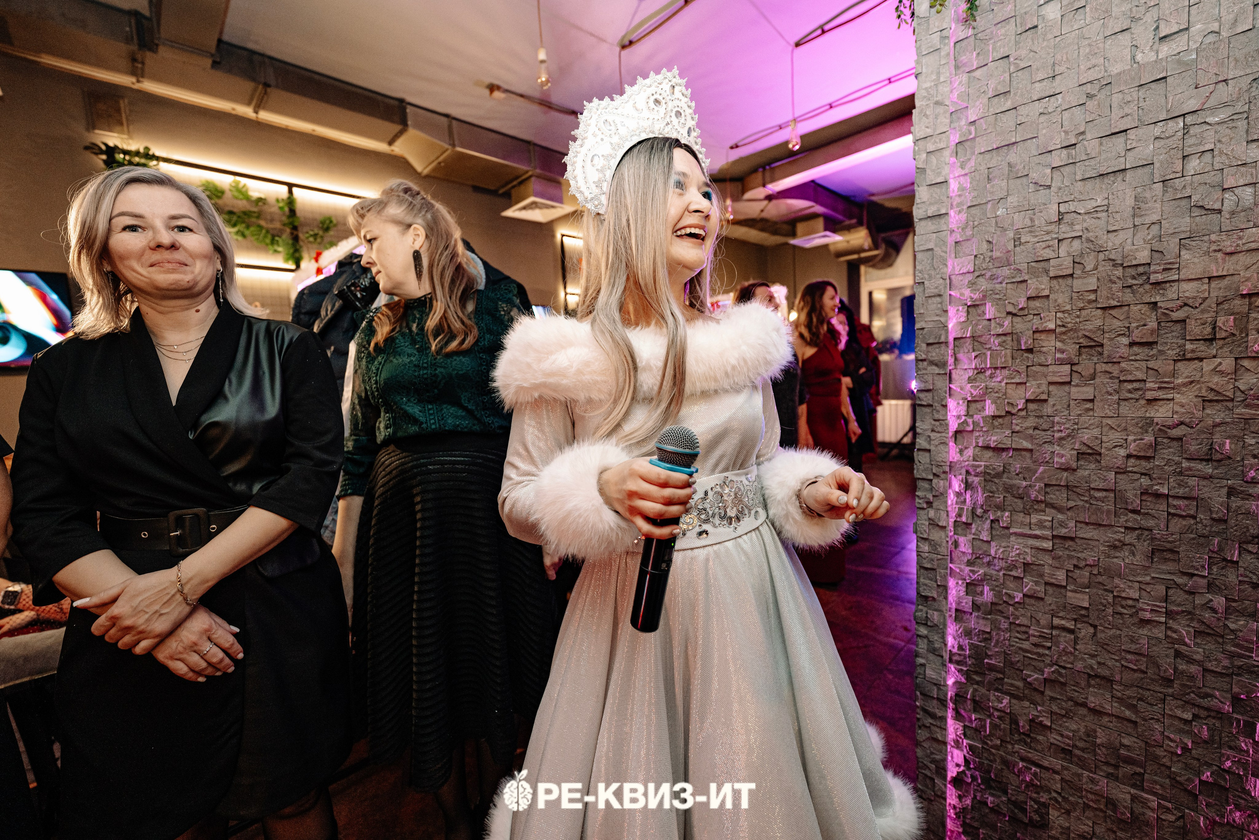 Реквизит — квиз в Зеленодольске и Волжске ZR cafe. Свадебный фотограф в Казани, и Зеленодольске Радик Мухаметов