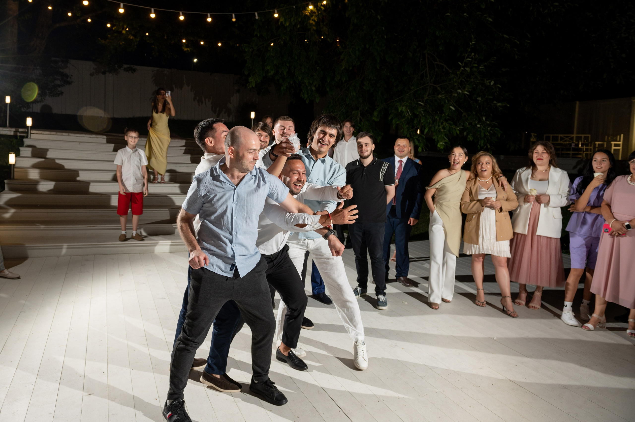 Классическая свадебная фотосессия Аины и Антона по самым красивым местам для свадебной прогулки в Санкт-Петербурге. Портретный, семейный и свадебный фотограф в Санкт-Петербурге и в Пушкине Ширяев Денис