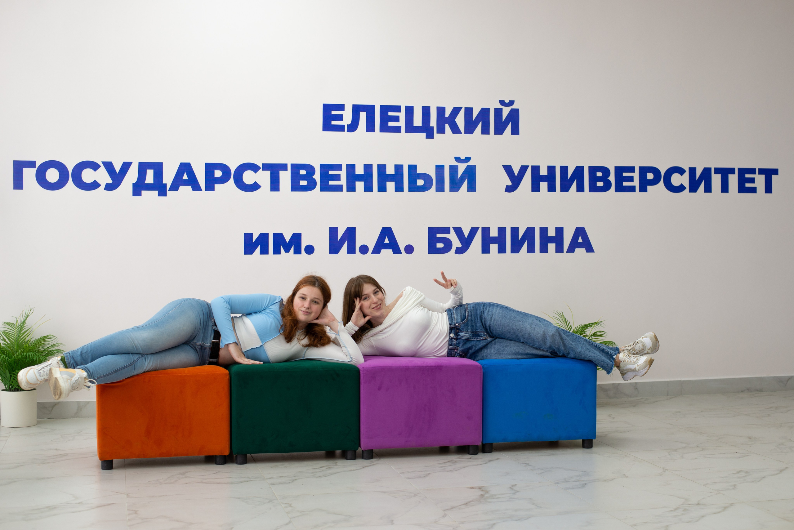 Последний звонок ин. яз. 2024. Портретный фотограф Марина Тамбовская