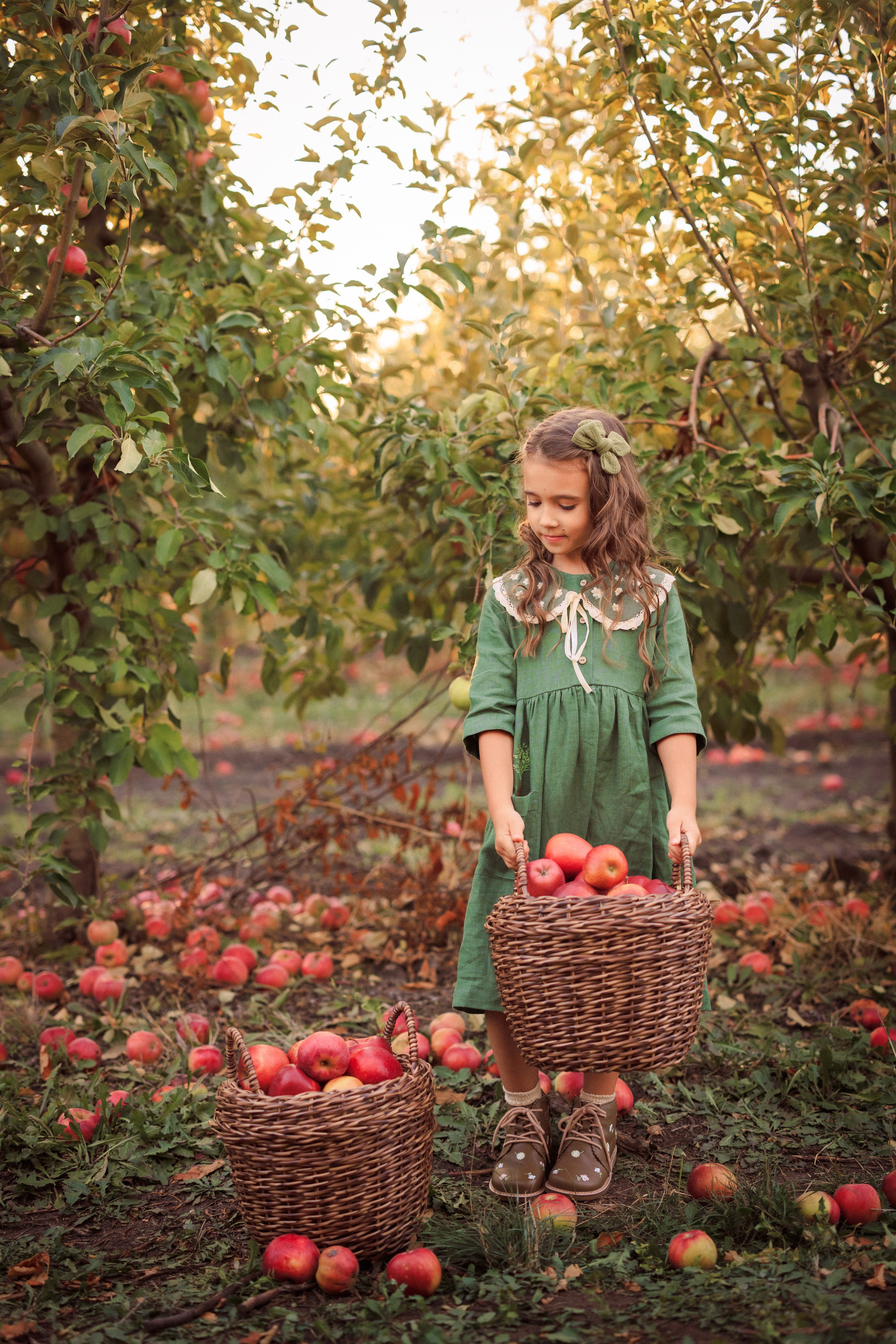Семейная фотосессия в Яблоневом саду. Семейный и детский фотограф в Краснодаре Анна Трашкова