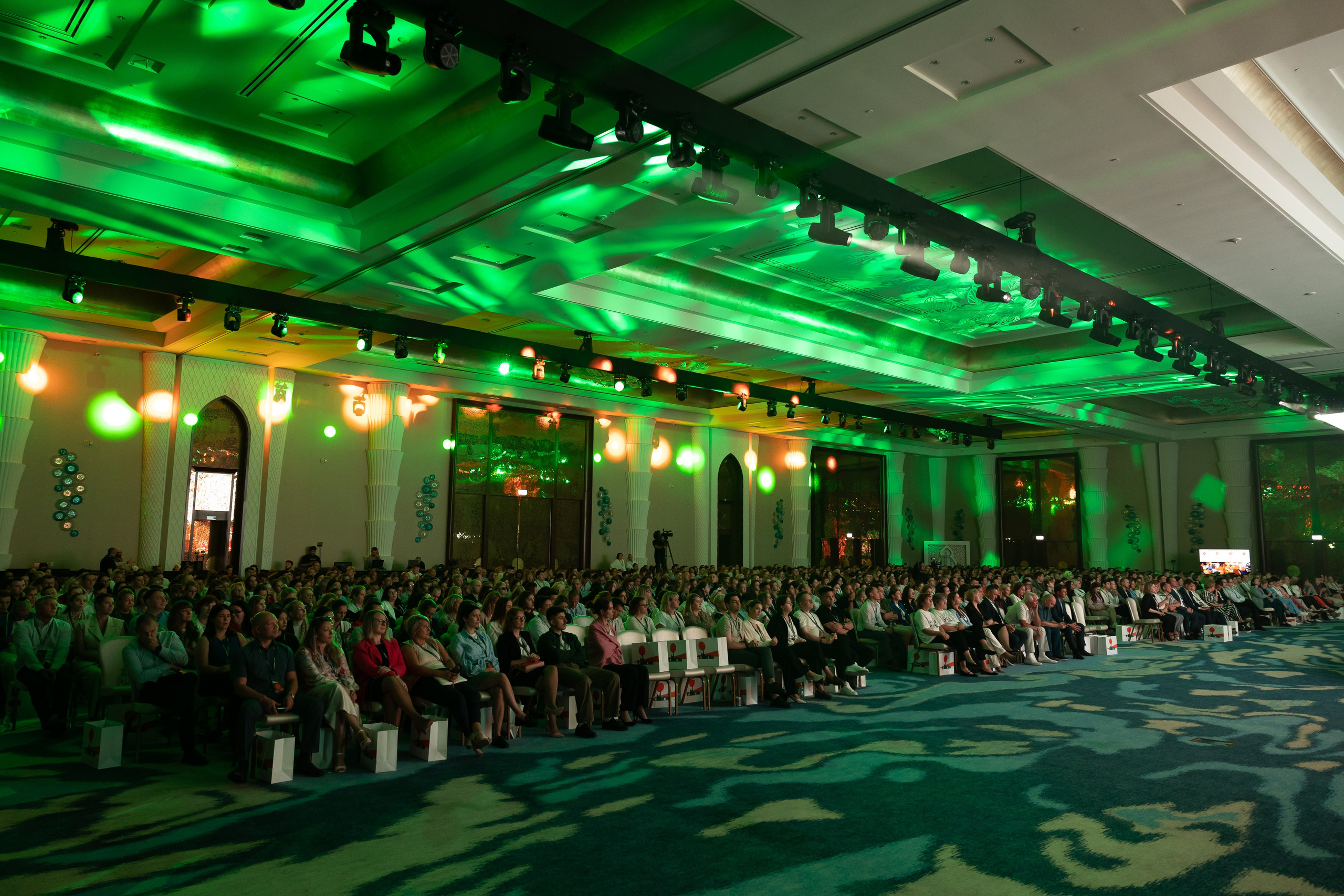 Точка Притяжения / Дубай. Фотограф Юлия Назарова