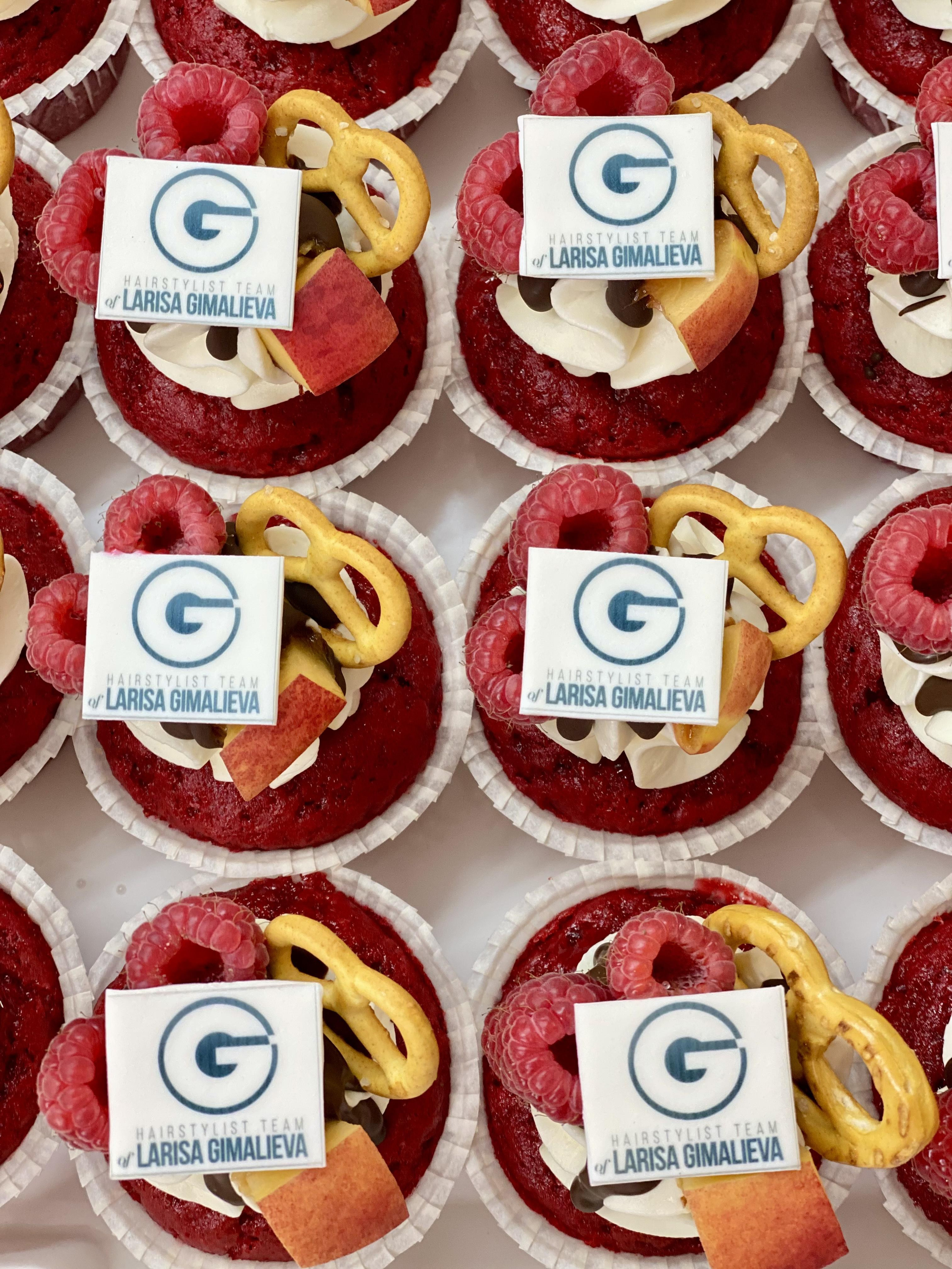 Капкейки фуршетные с логотипом. Katyasugarsugar капкейки, зефир, торты Москва