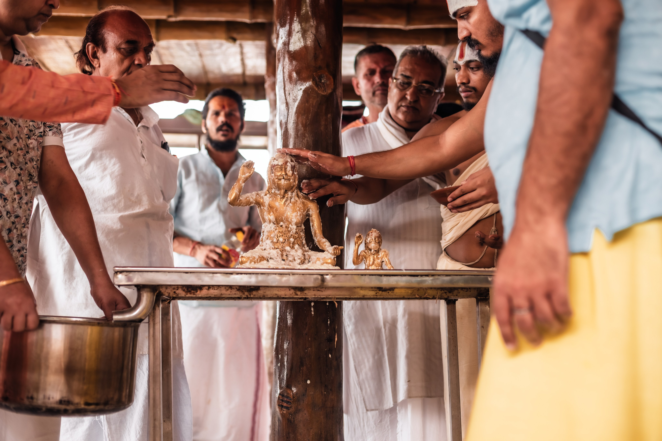 Abhisheka Devraha Baba on Sri Devdas ji maharaj bd. Mariam Bagdasaryan