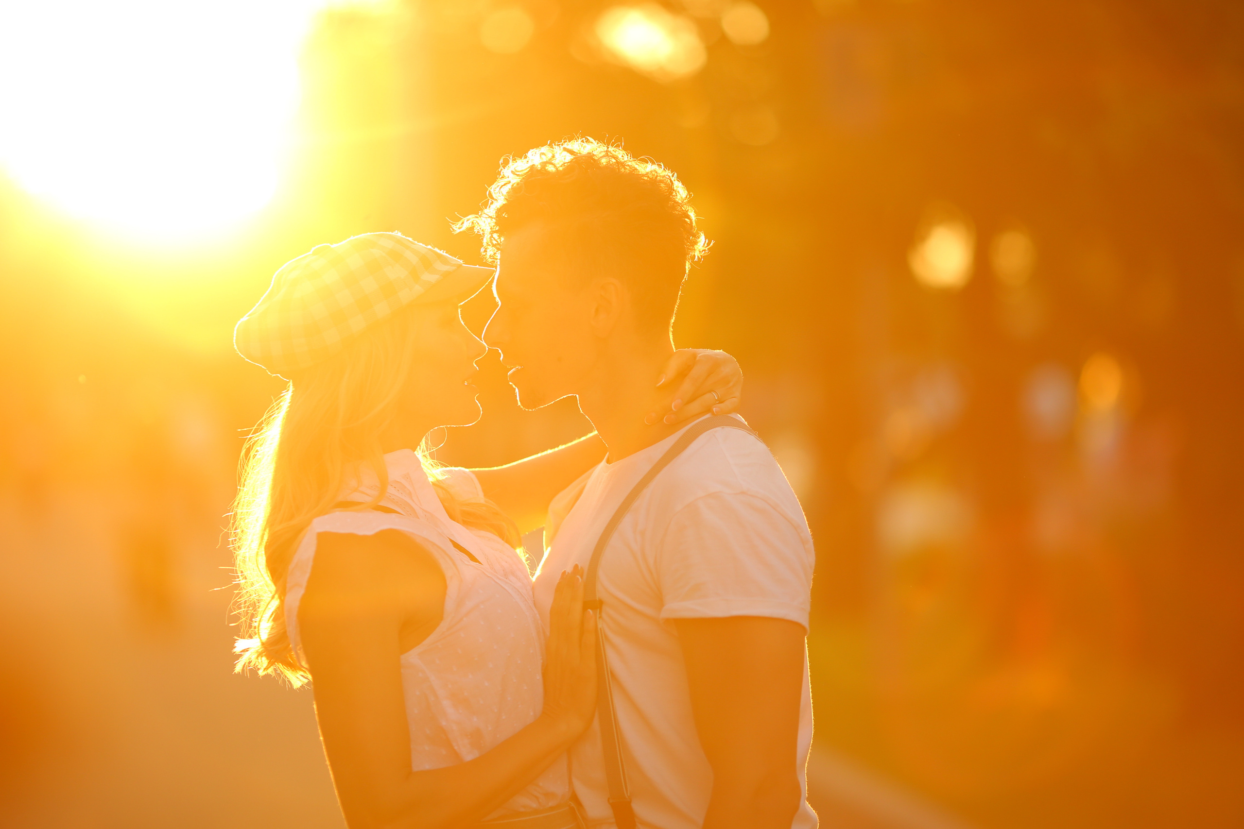 Пара в лучах заката. Фотосессия в парке ВДНХ Фотограф Denka_Photo