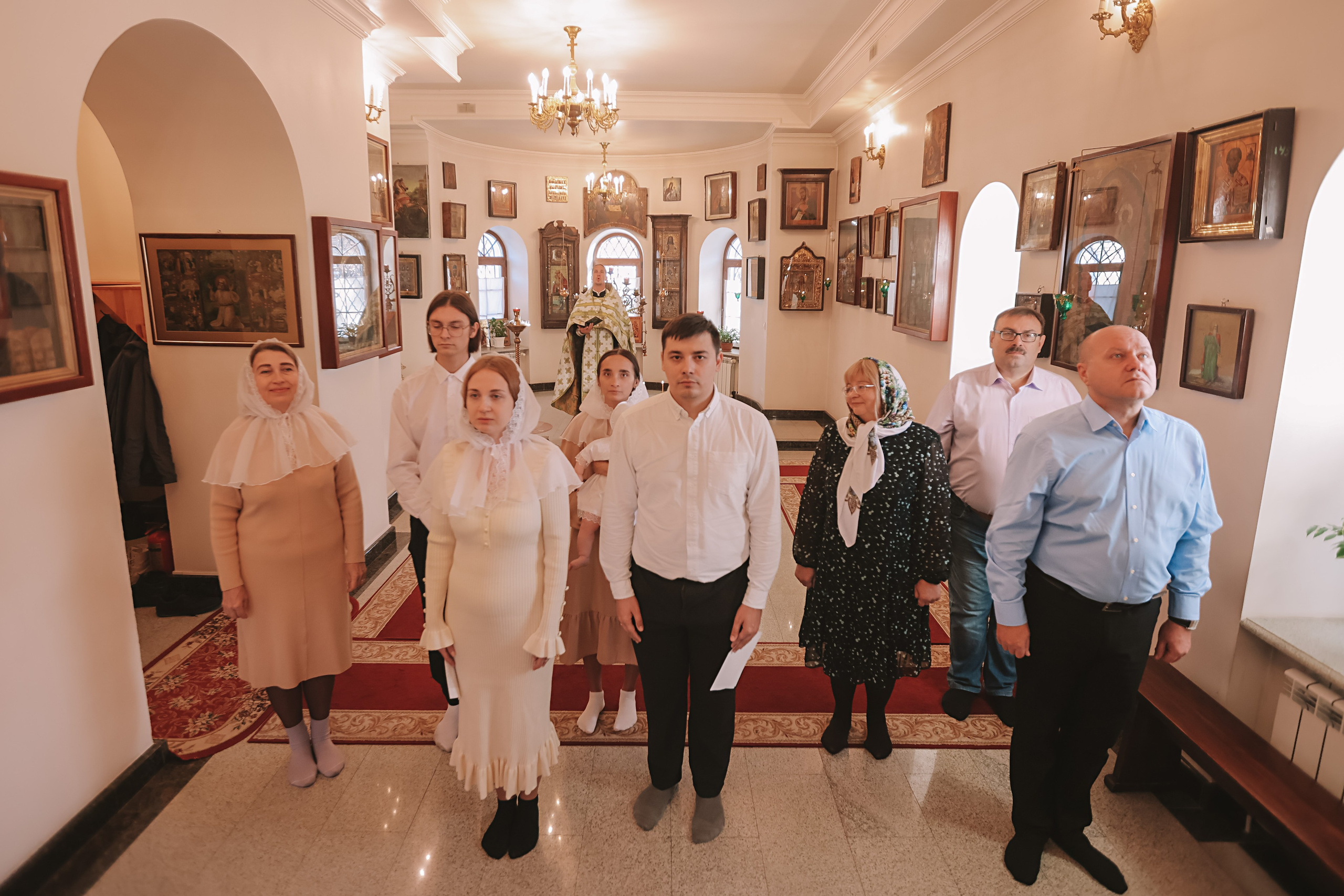 Крещение круглая церковь. Семейный фотограф Тюмень, фотограф на роды Салмина Мария